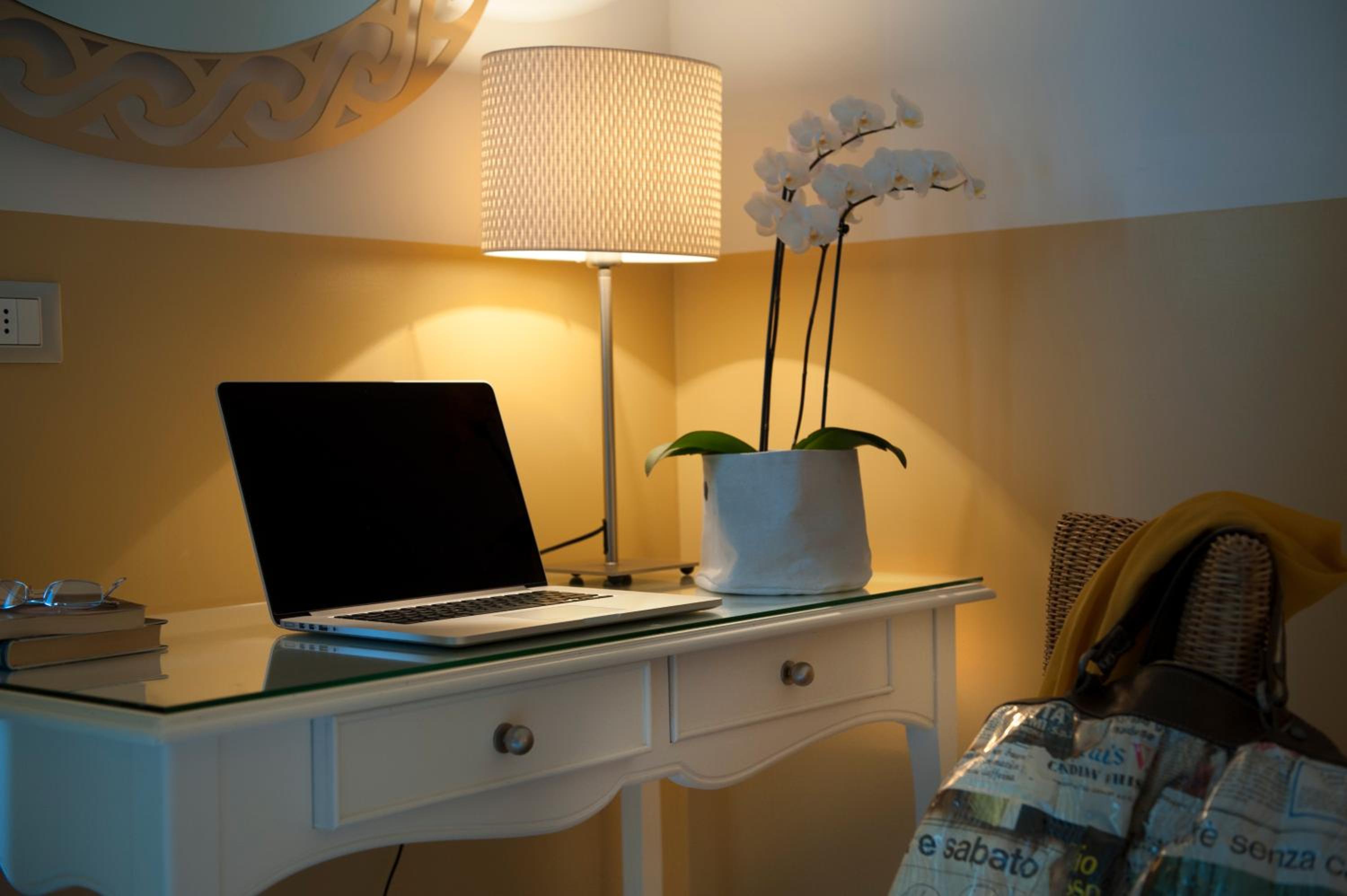 Superior Double or Twin Room with Partial Sea View