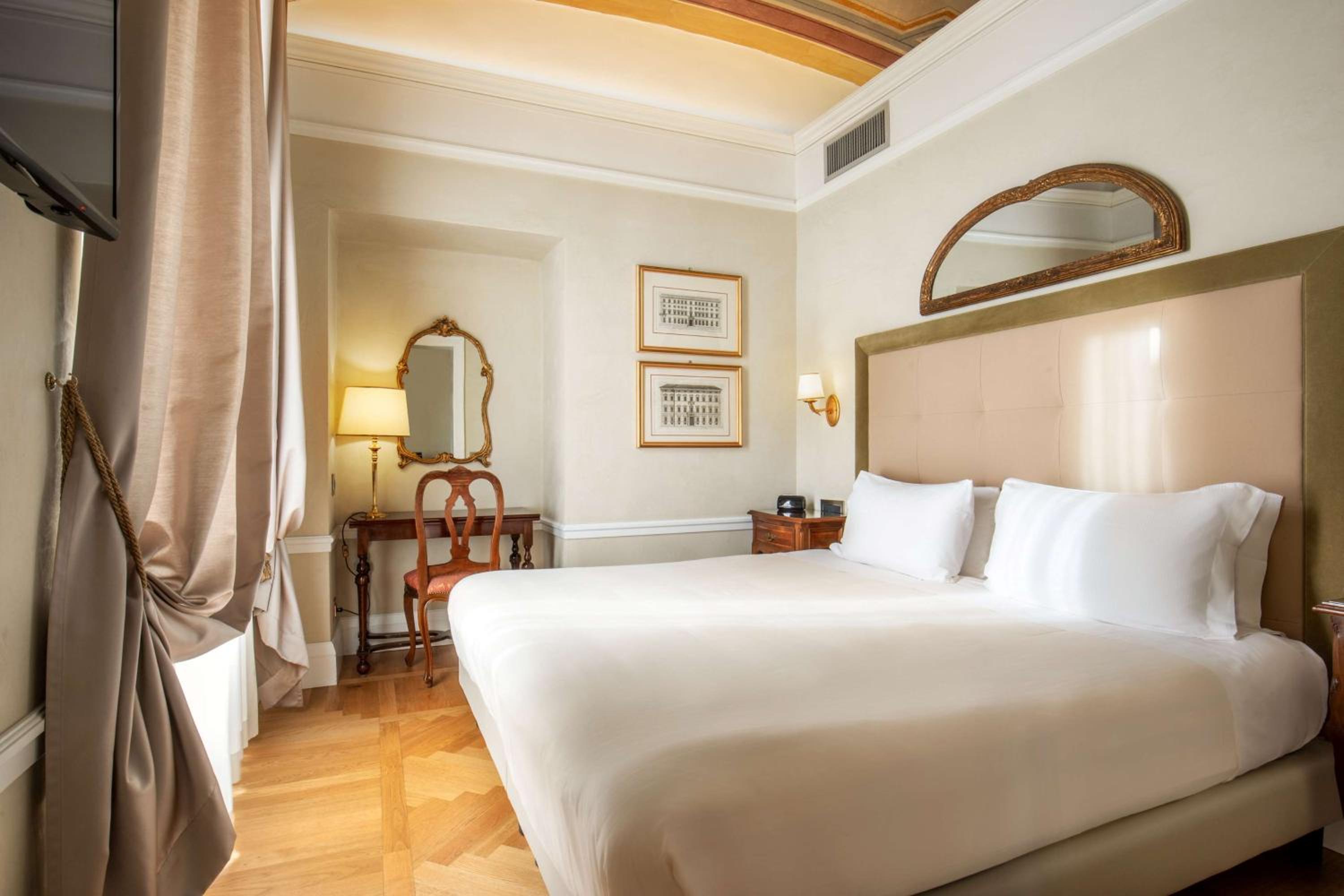 Junior King Suite - Non-Smoking