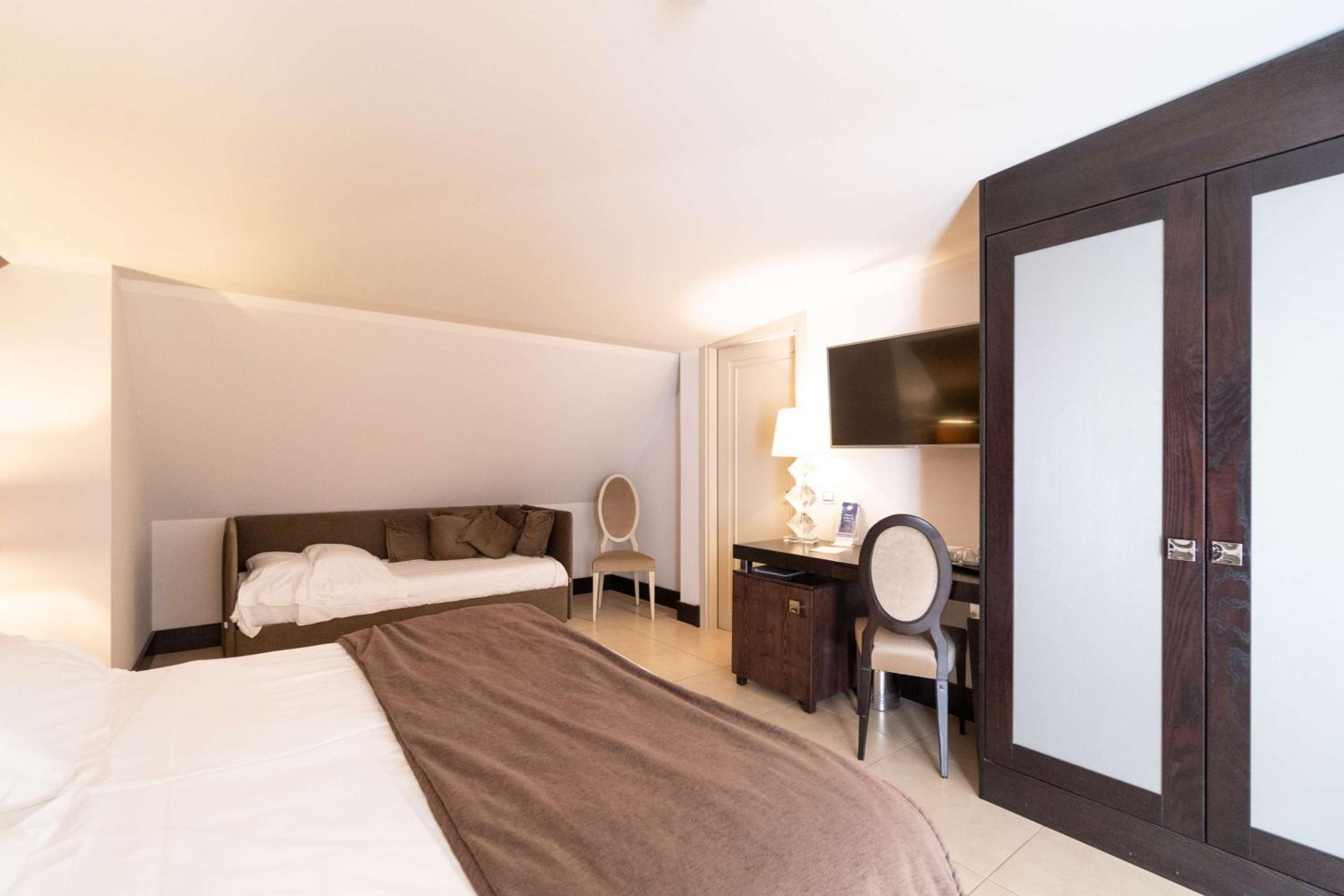 Family King Room with Sofa Bed