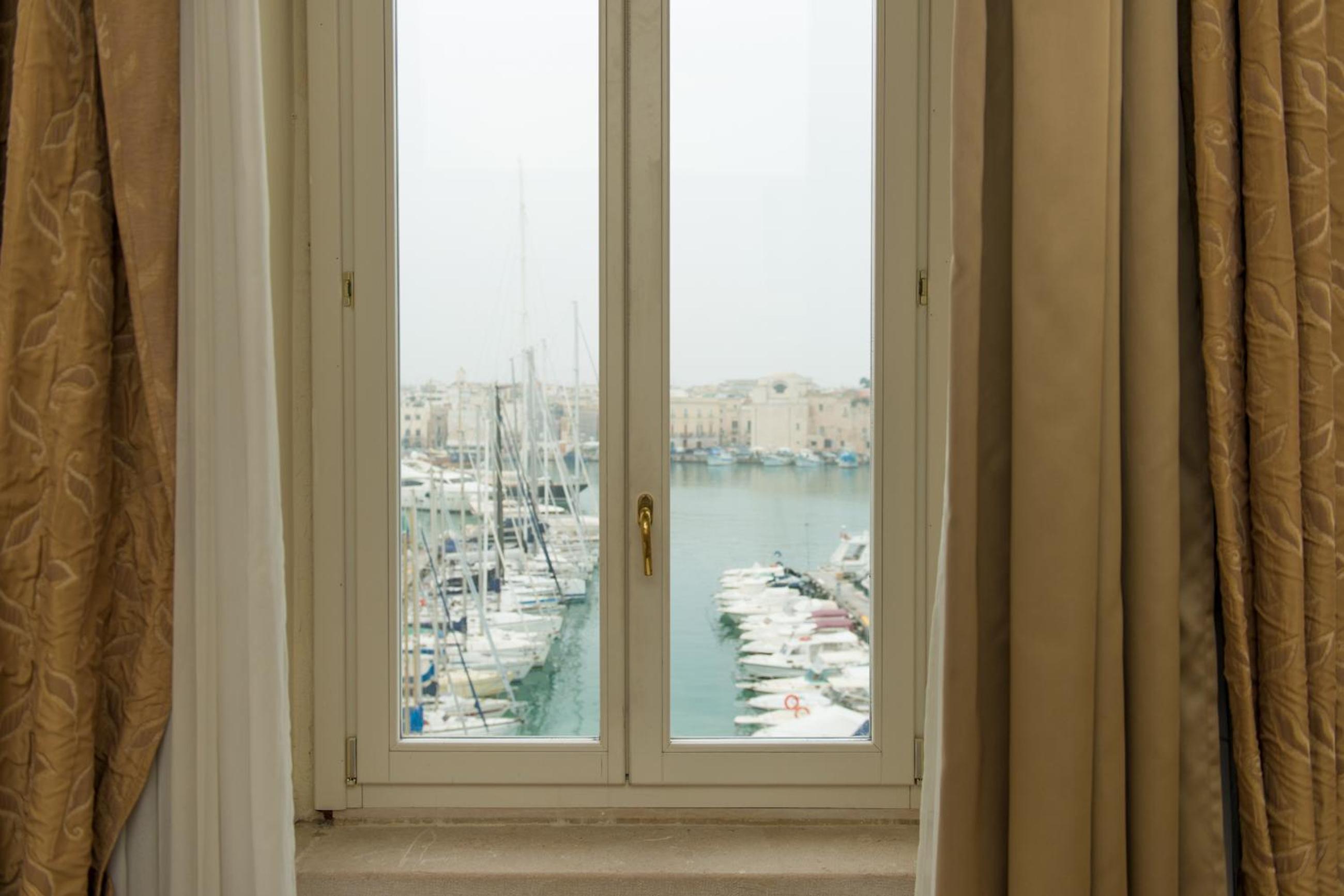 Deluxe Double or Twin Room with Sea View