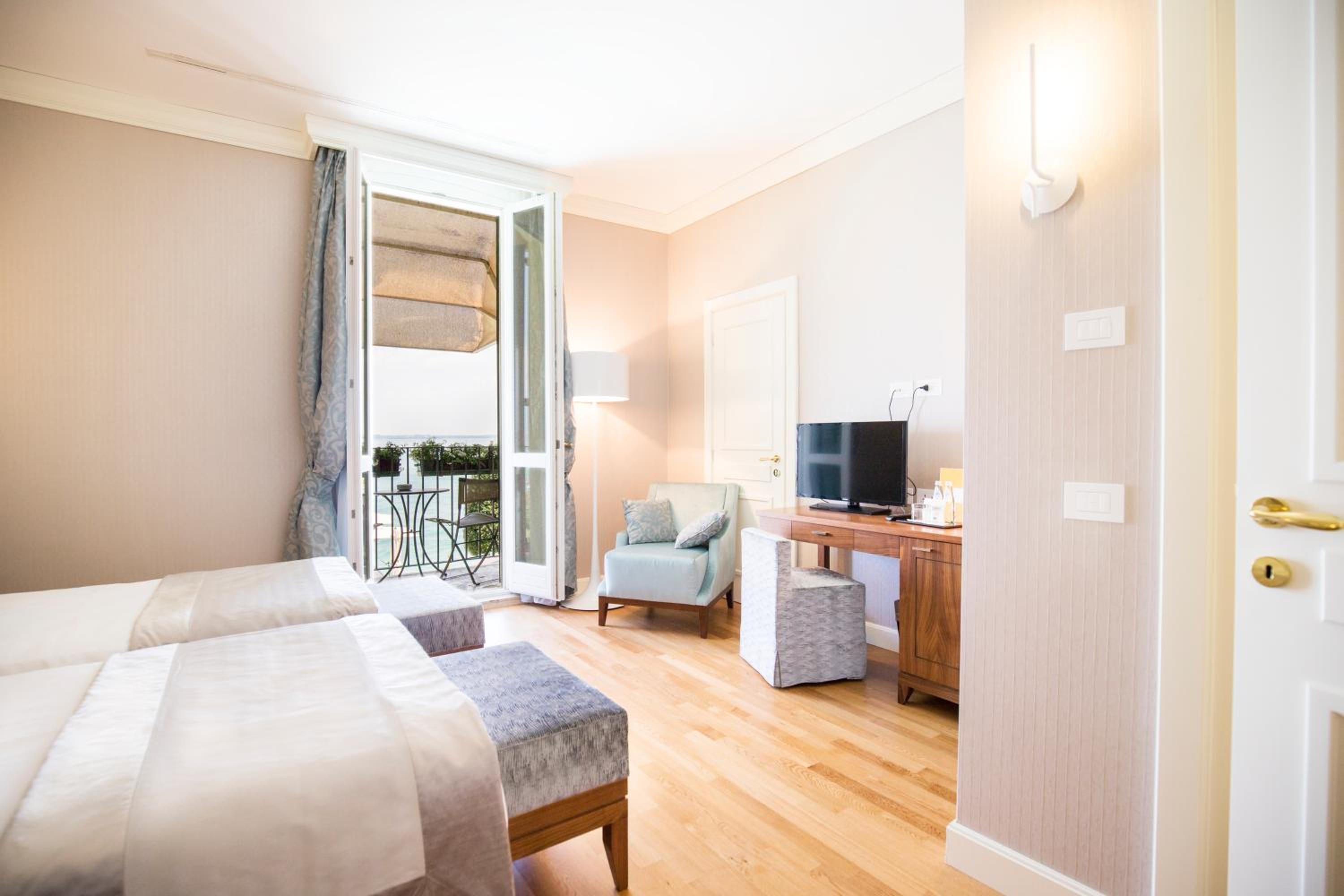 Superior Double Room with Lake View