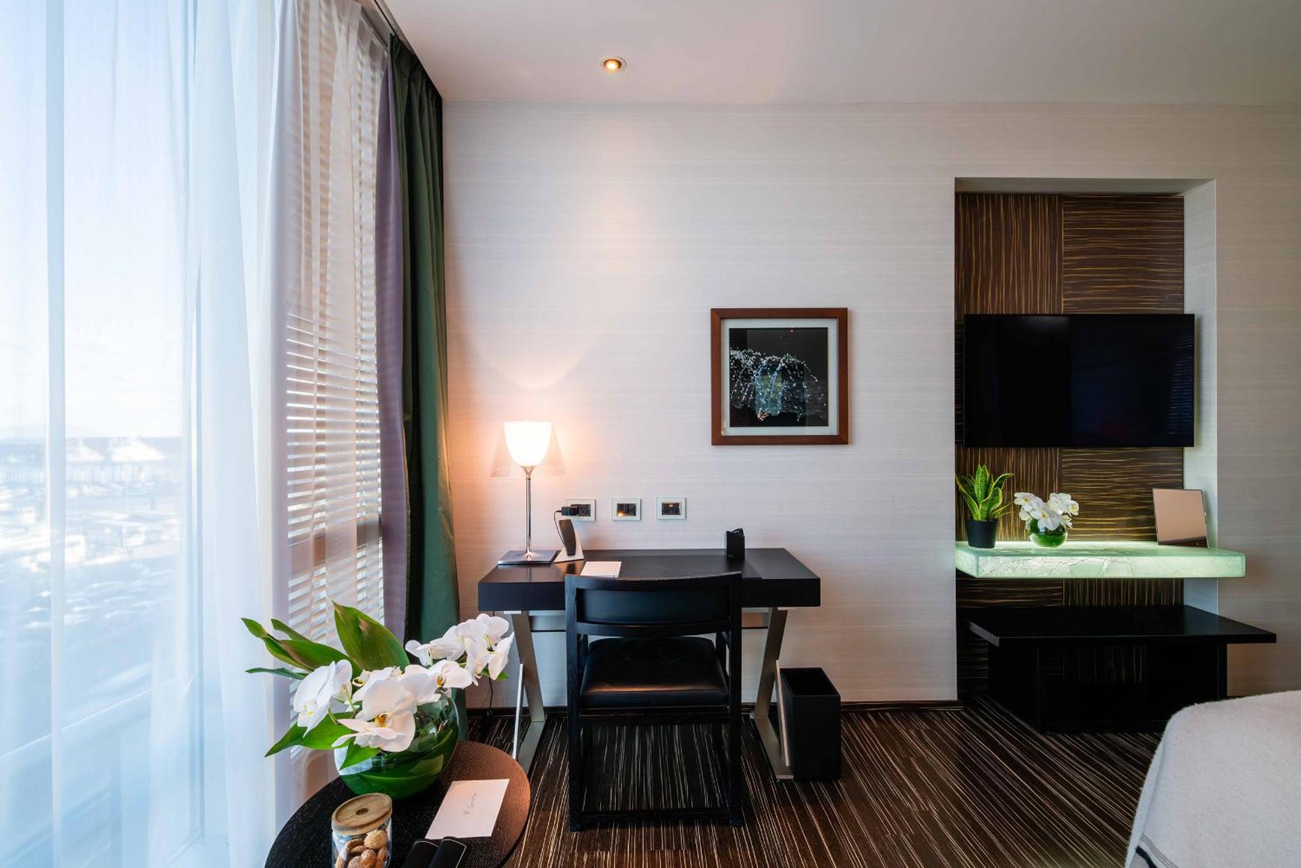 Deluxe Harbor View Room