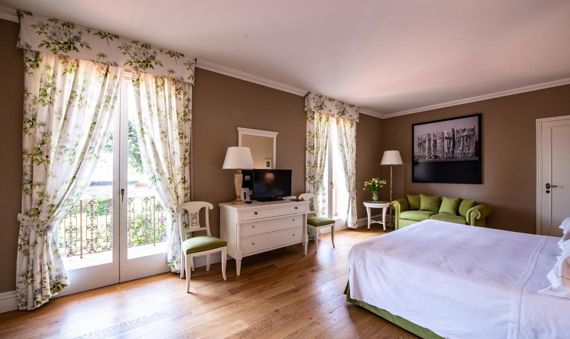 Junior Suite with Garden View