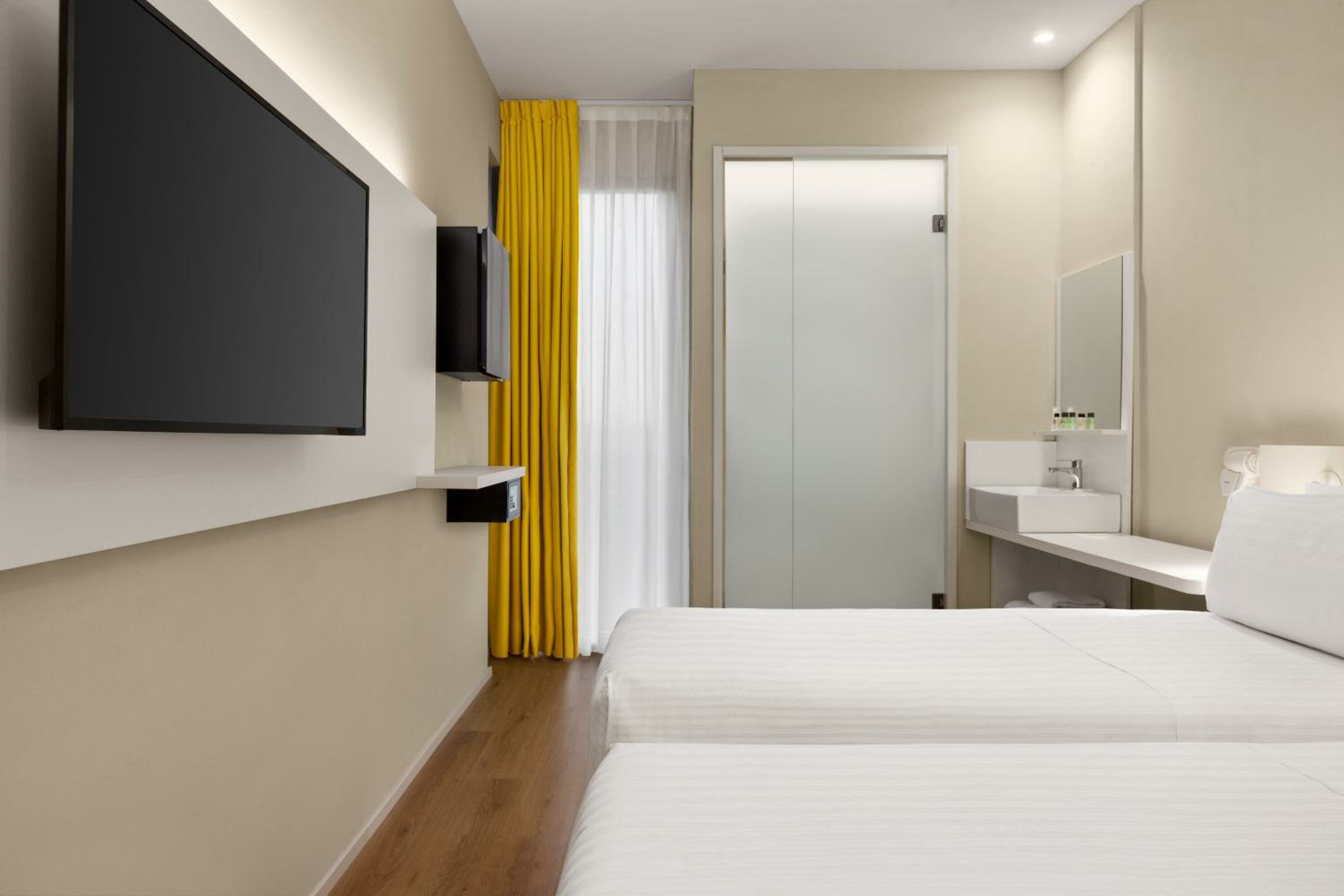 Standard Twin Room - Non-Smoking