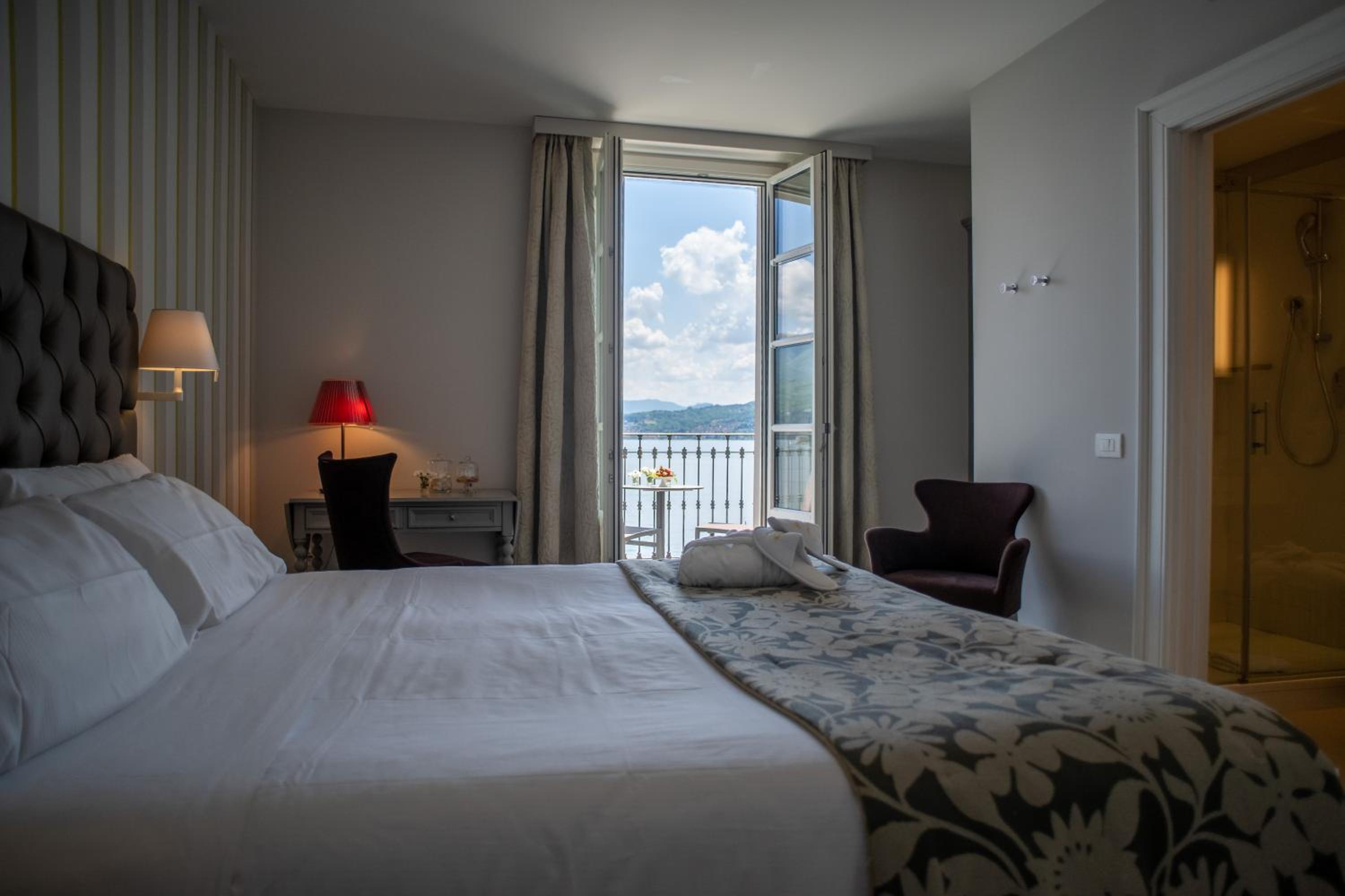 Double or Twin Room with Lake View