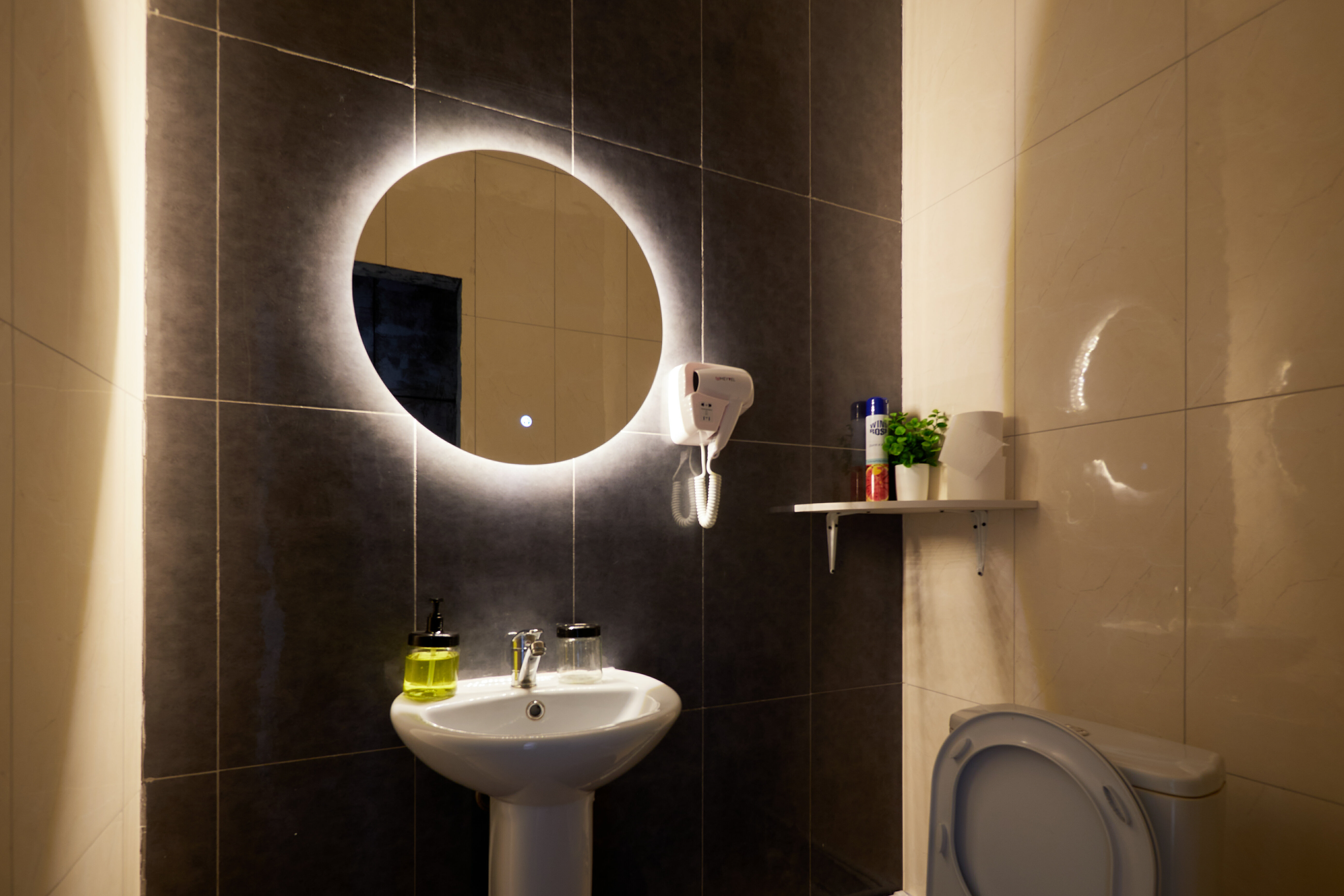 Семейный номер с общей ванной комнатой