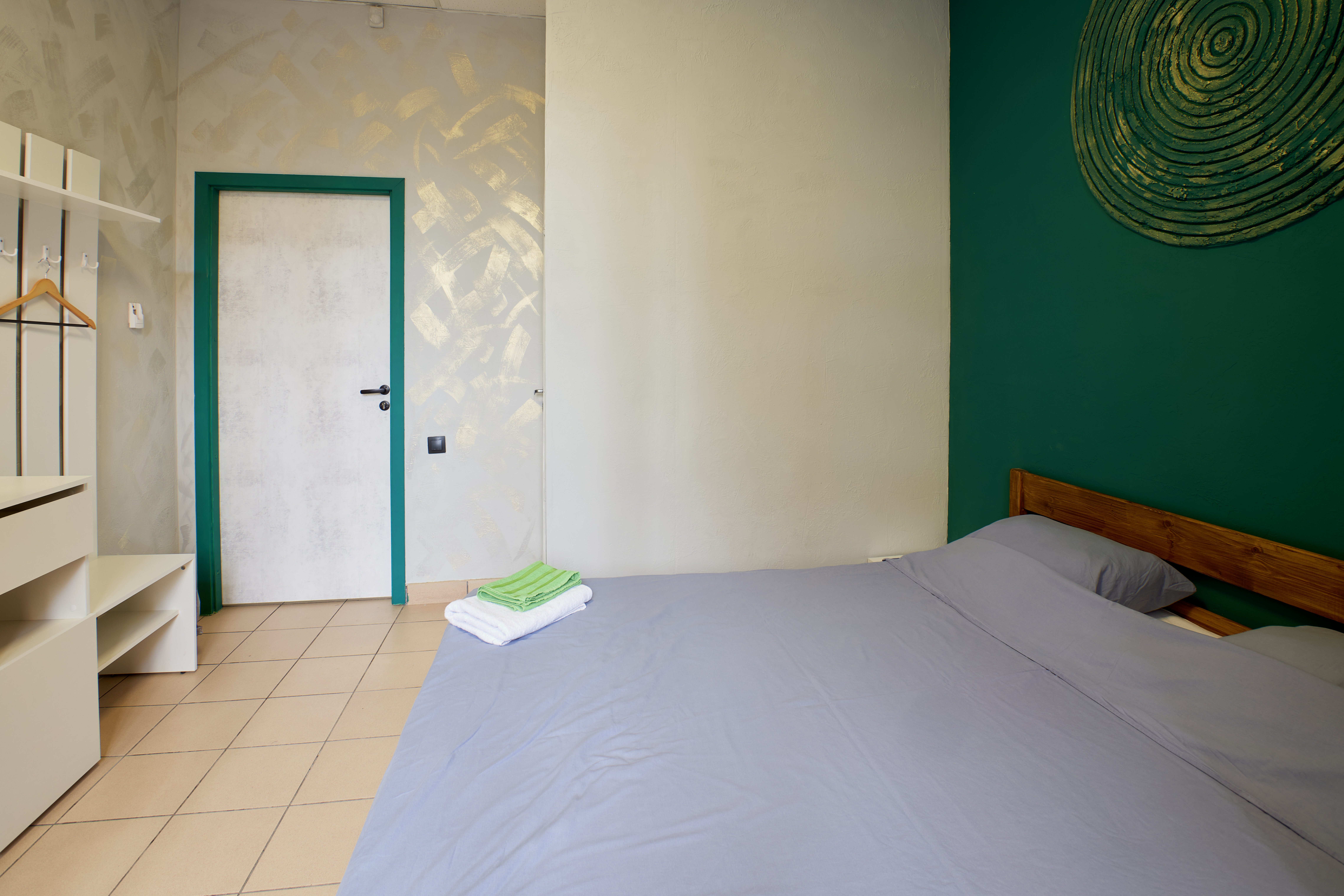 Семейный номер с общей ванной комнатой