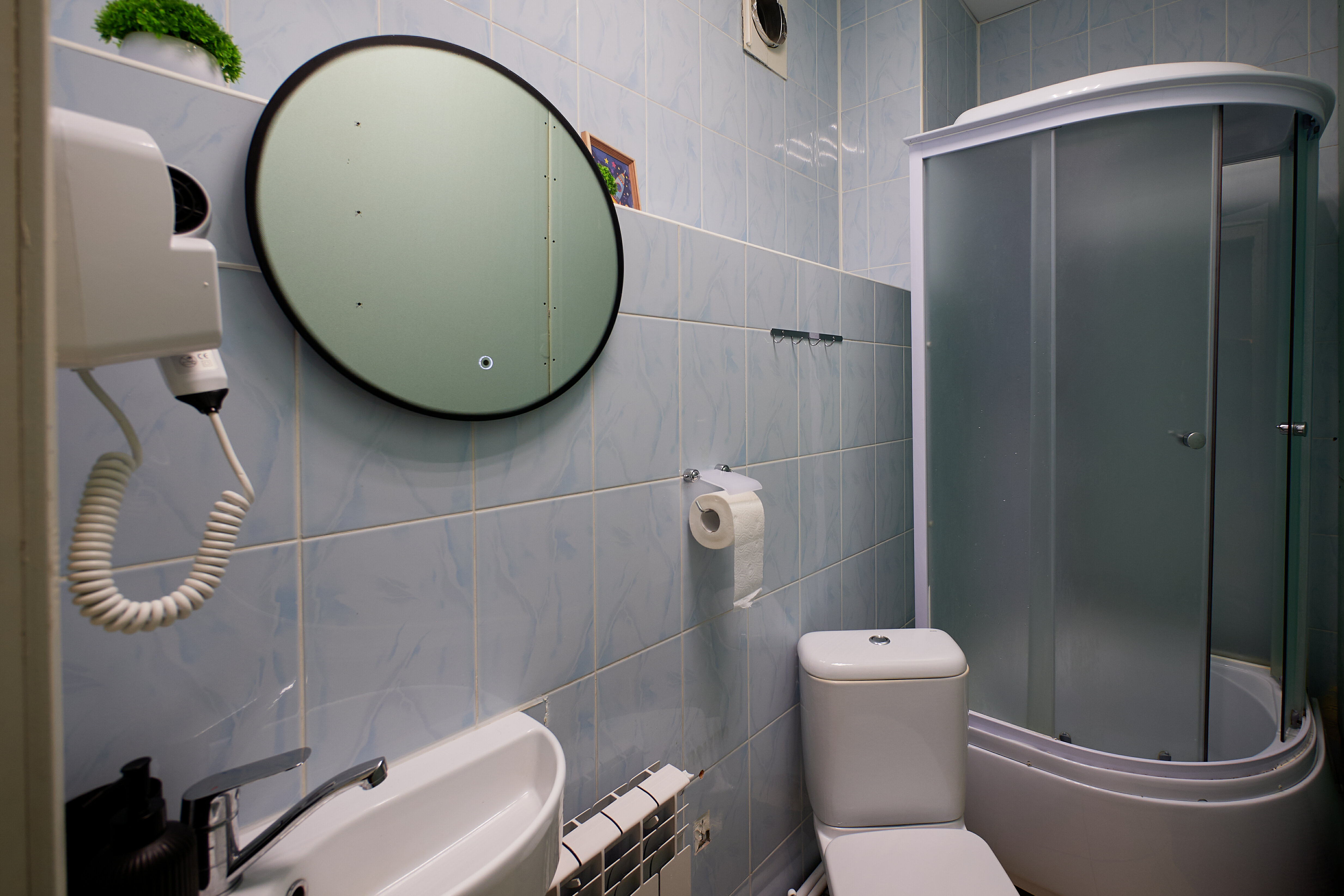 Семейный номер с общей ванной комнатой