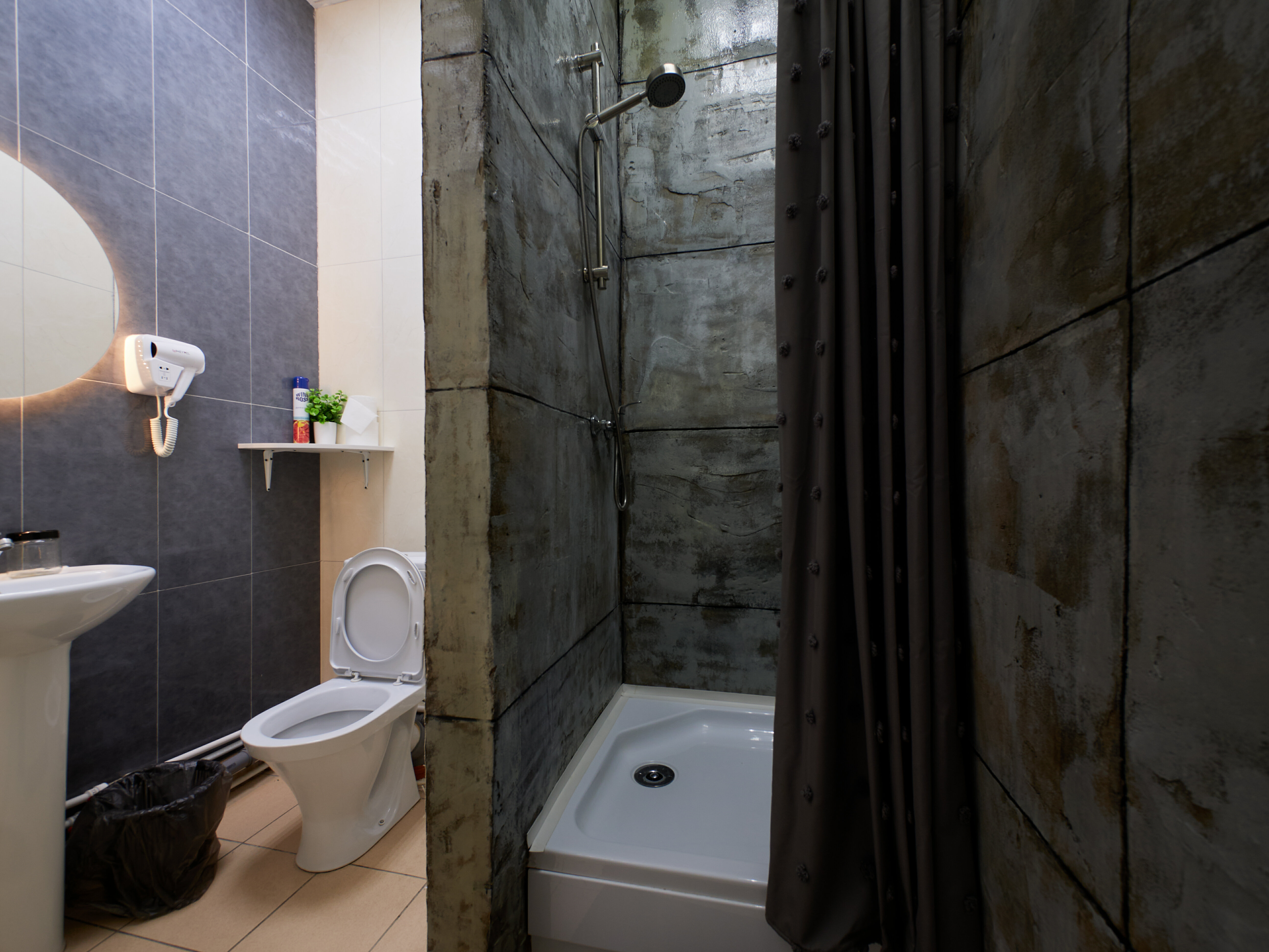 Семейный номер с общей ванной комнатой