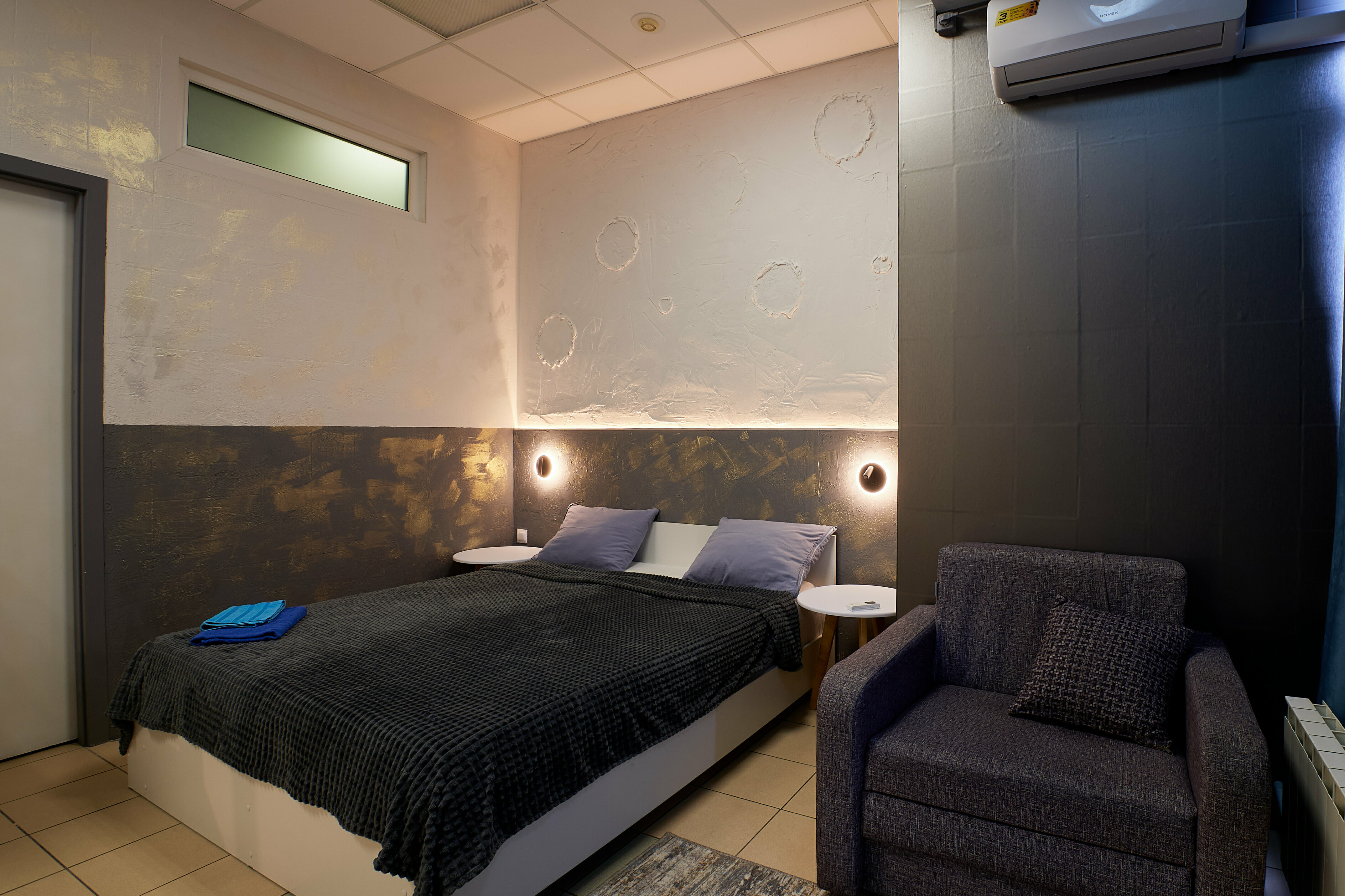 Семейный номер с общей ванной комнатой