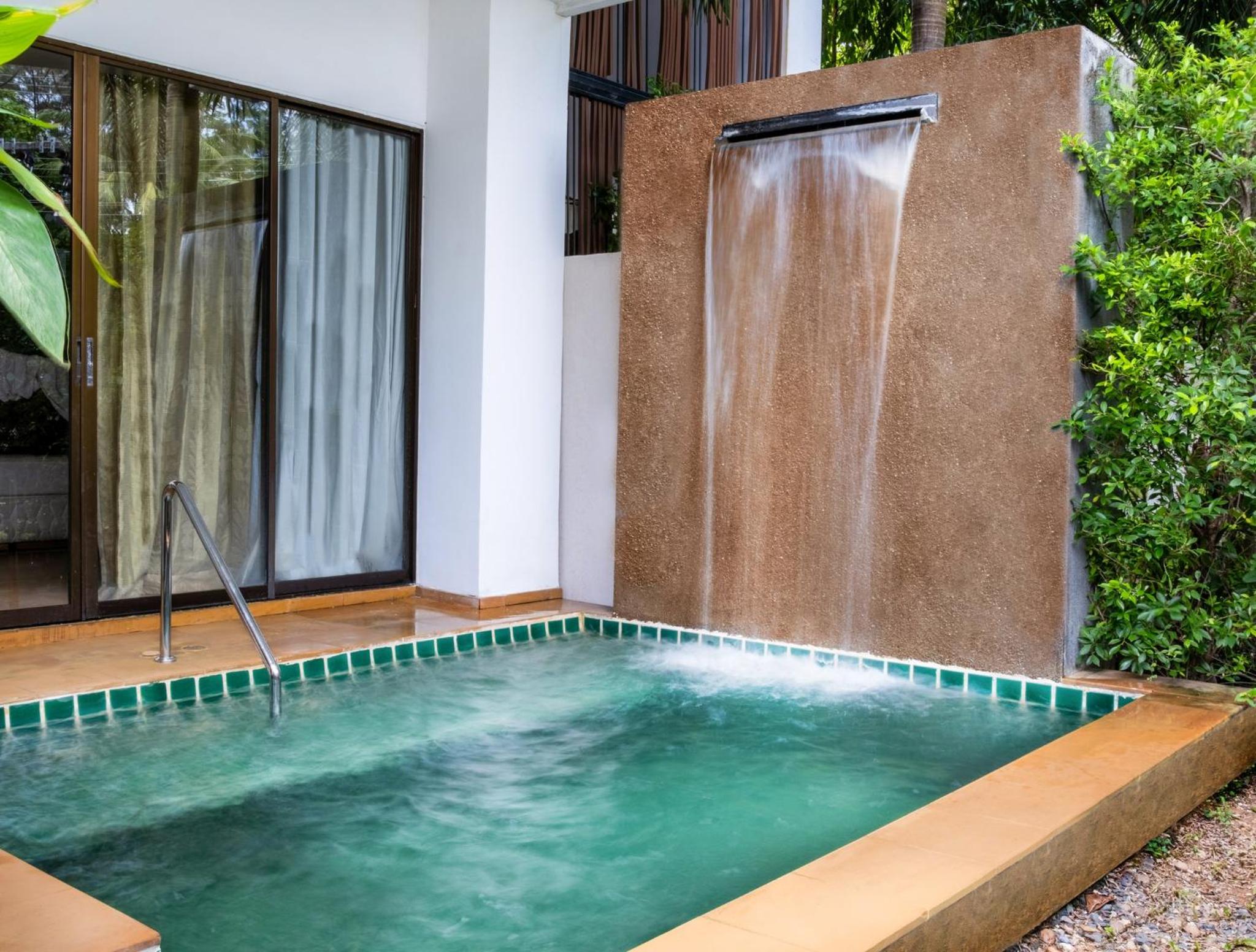 Standard King Room with Plunge Pool - Central Building