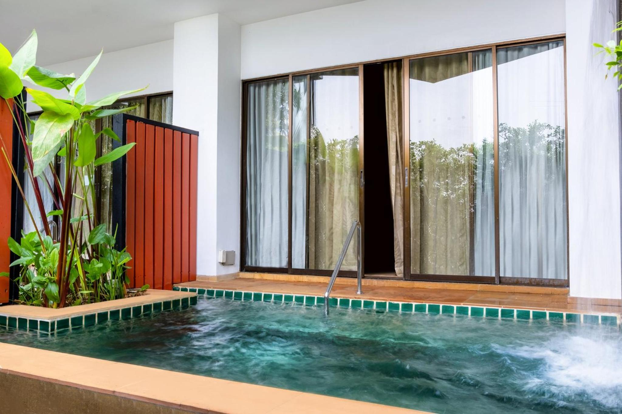 Standard King Room with Plunge Pool - Central Building