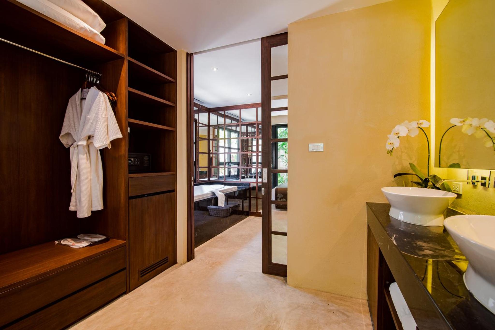 Bungalow with Garden View