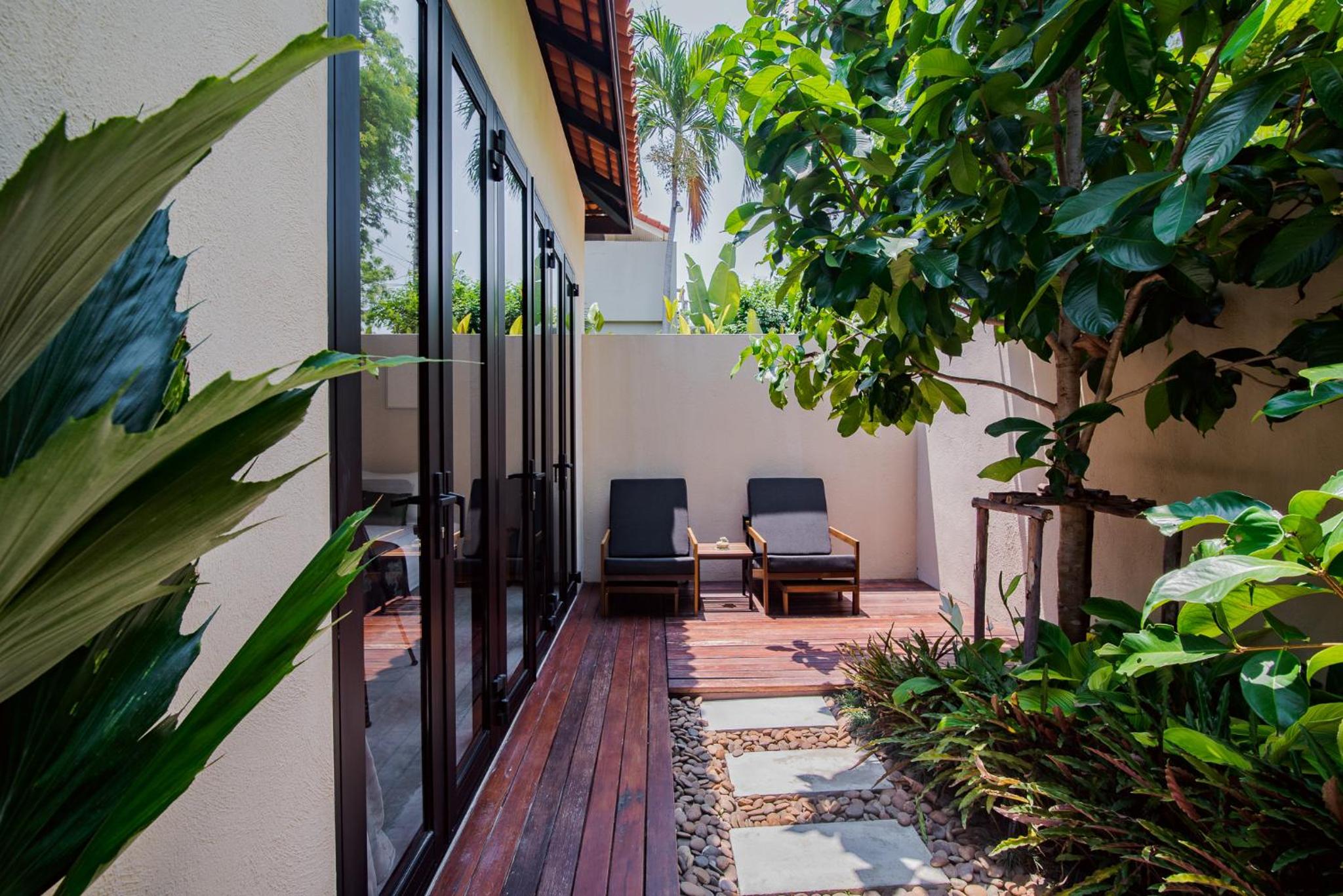 Bungalow with Garden View