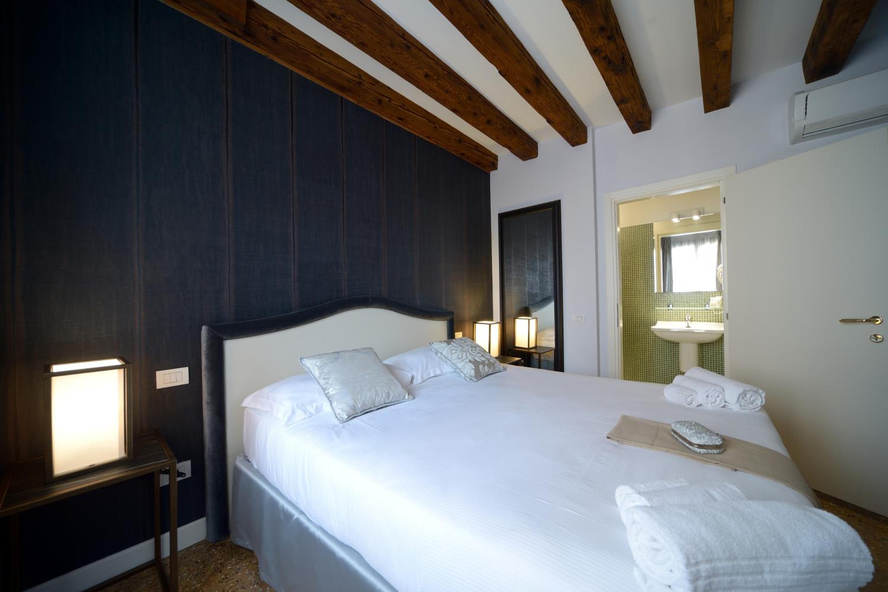 Two-Bedroom Apartment (6 Adults) (San Marco 1859)