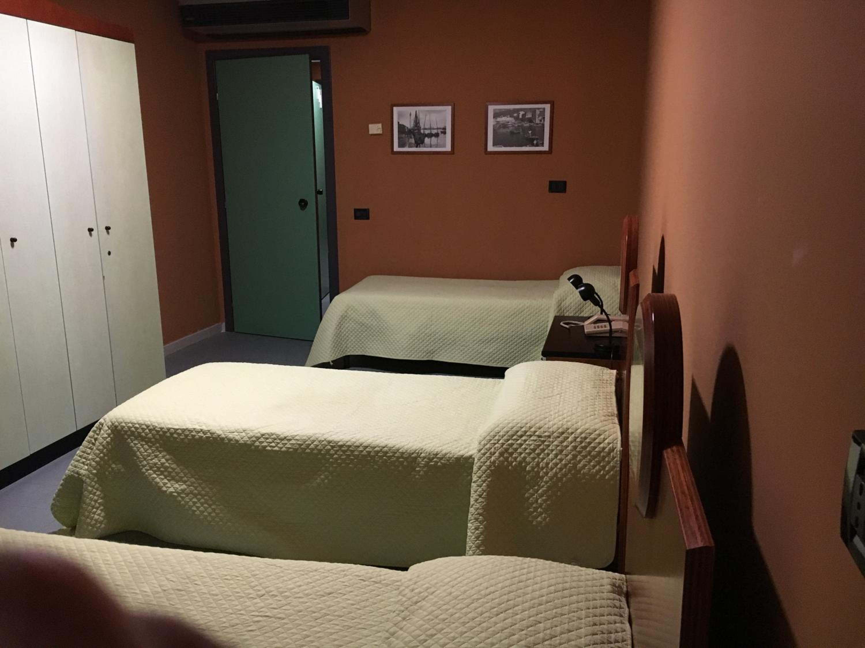 Economy Triple Room