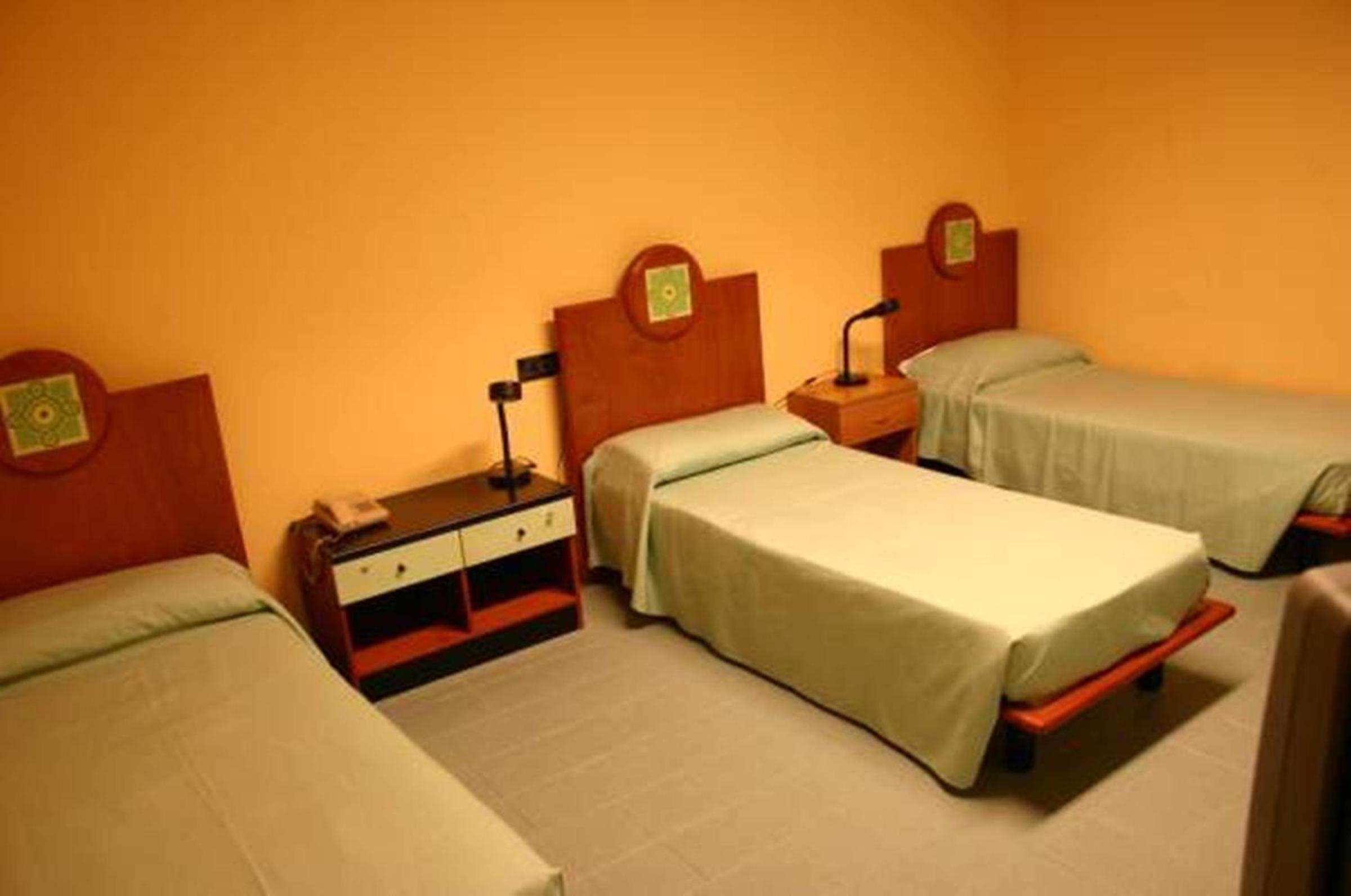Economy Triple Room