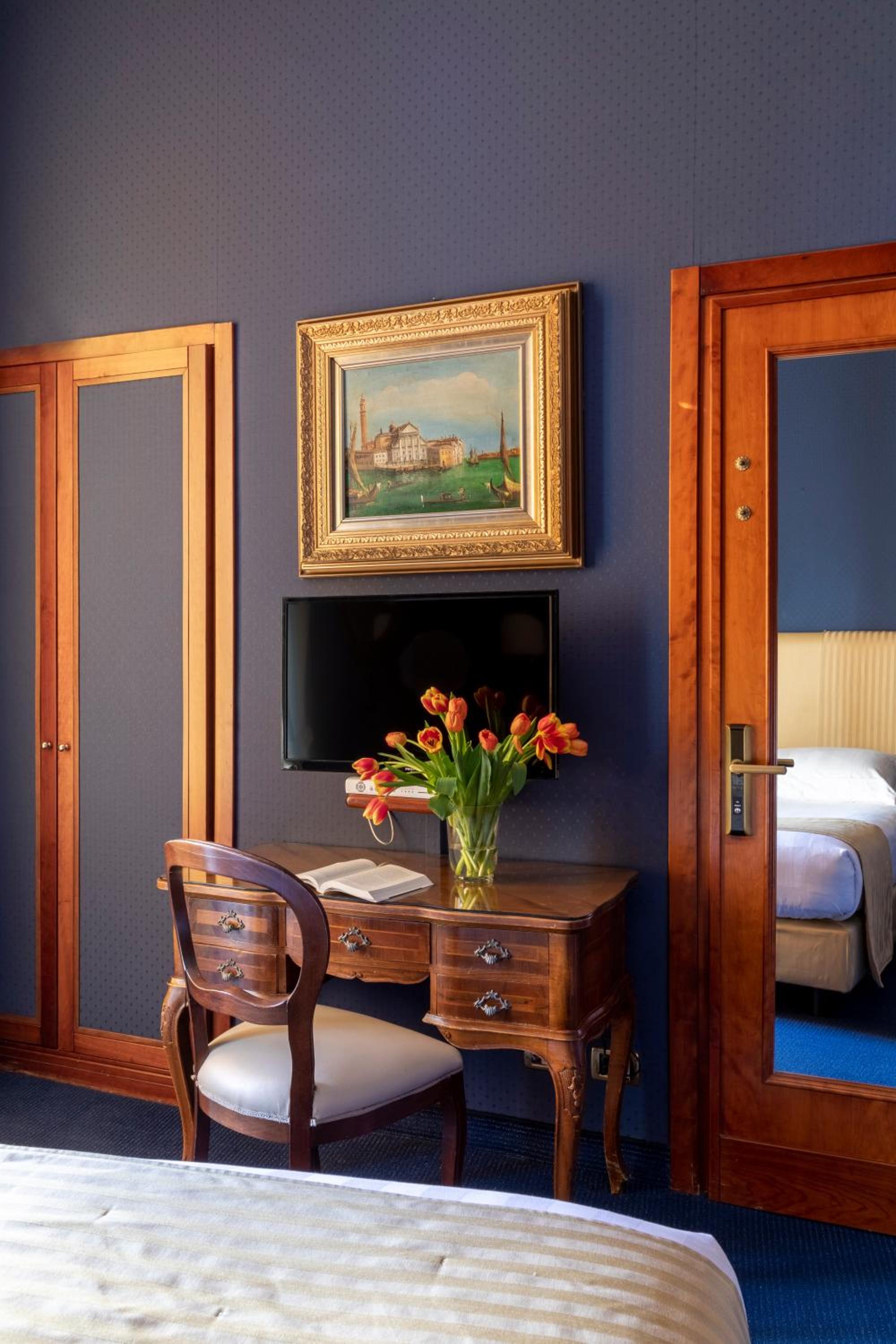 Deluxe Double or Twin Room with Balcony