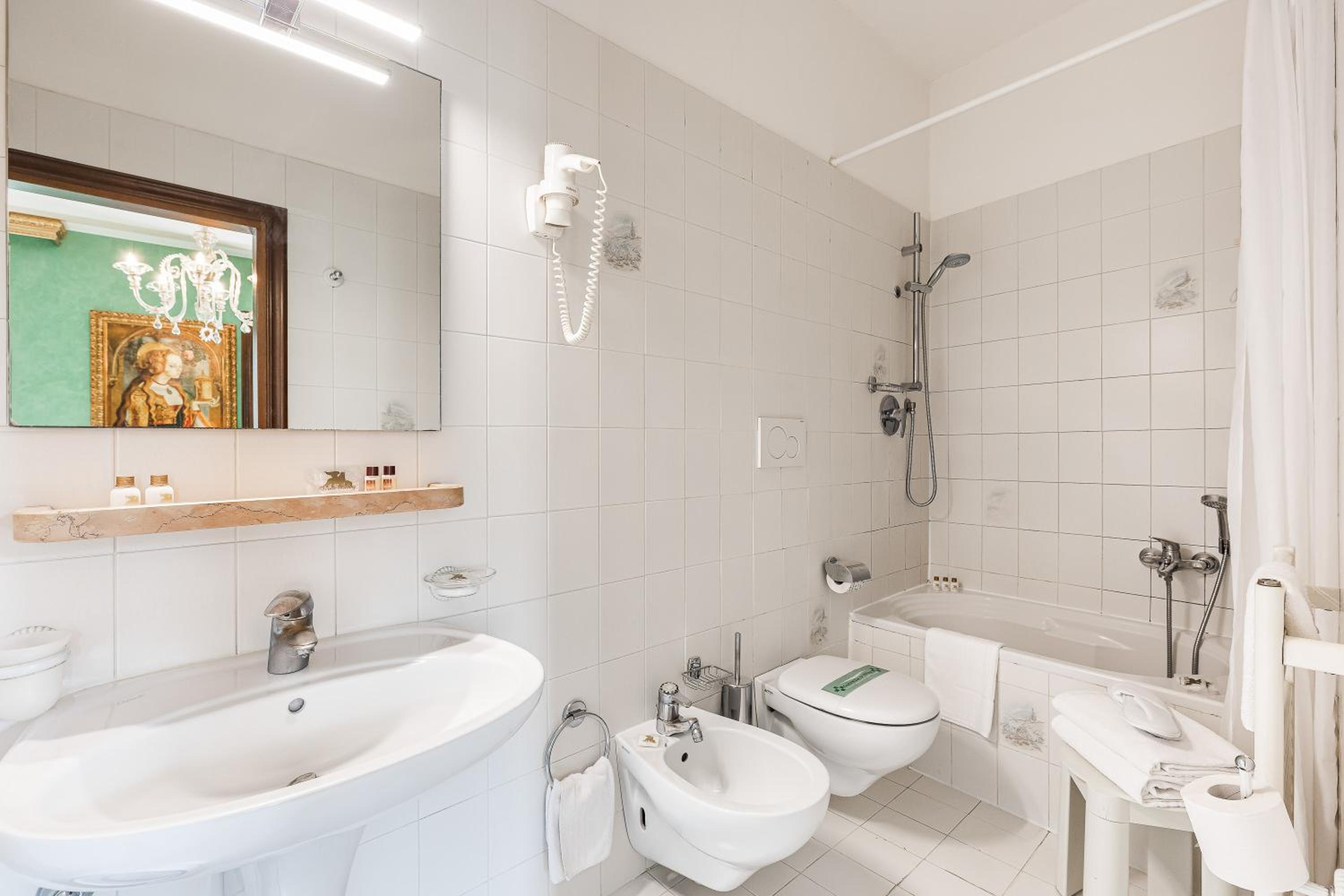 Deluxe Double or Twin Room with Canal View