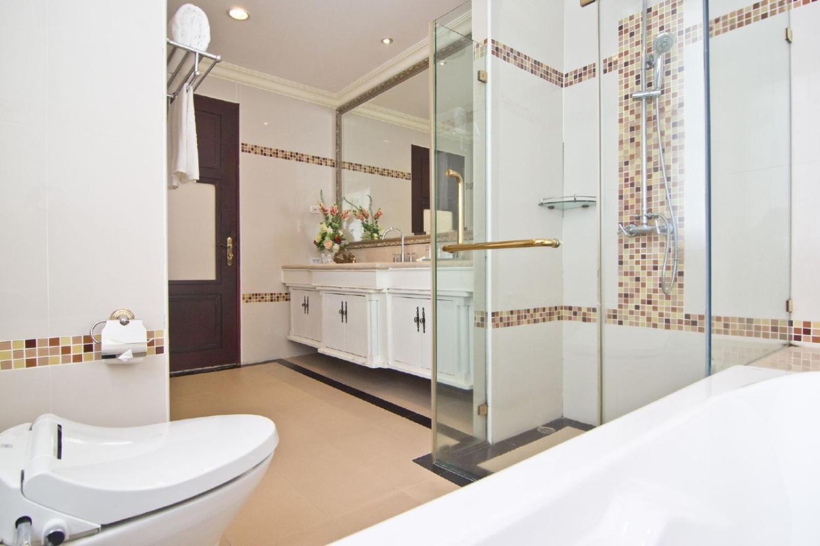 Duplex Three-Bedroom Suite