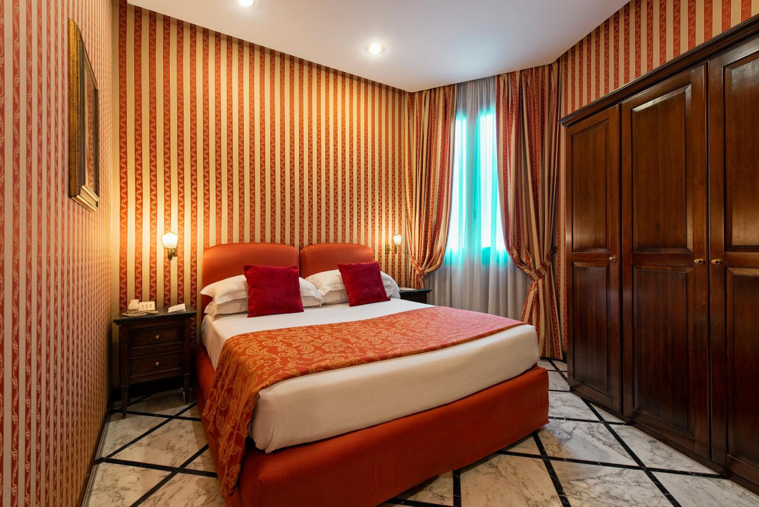 Family Room (2 Adults + 2 Children)