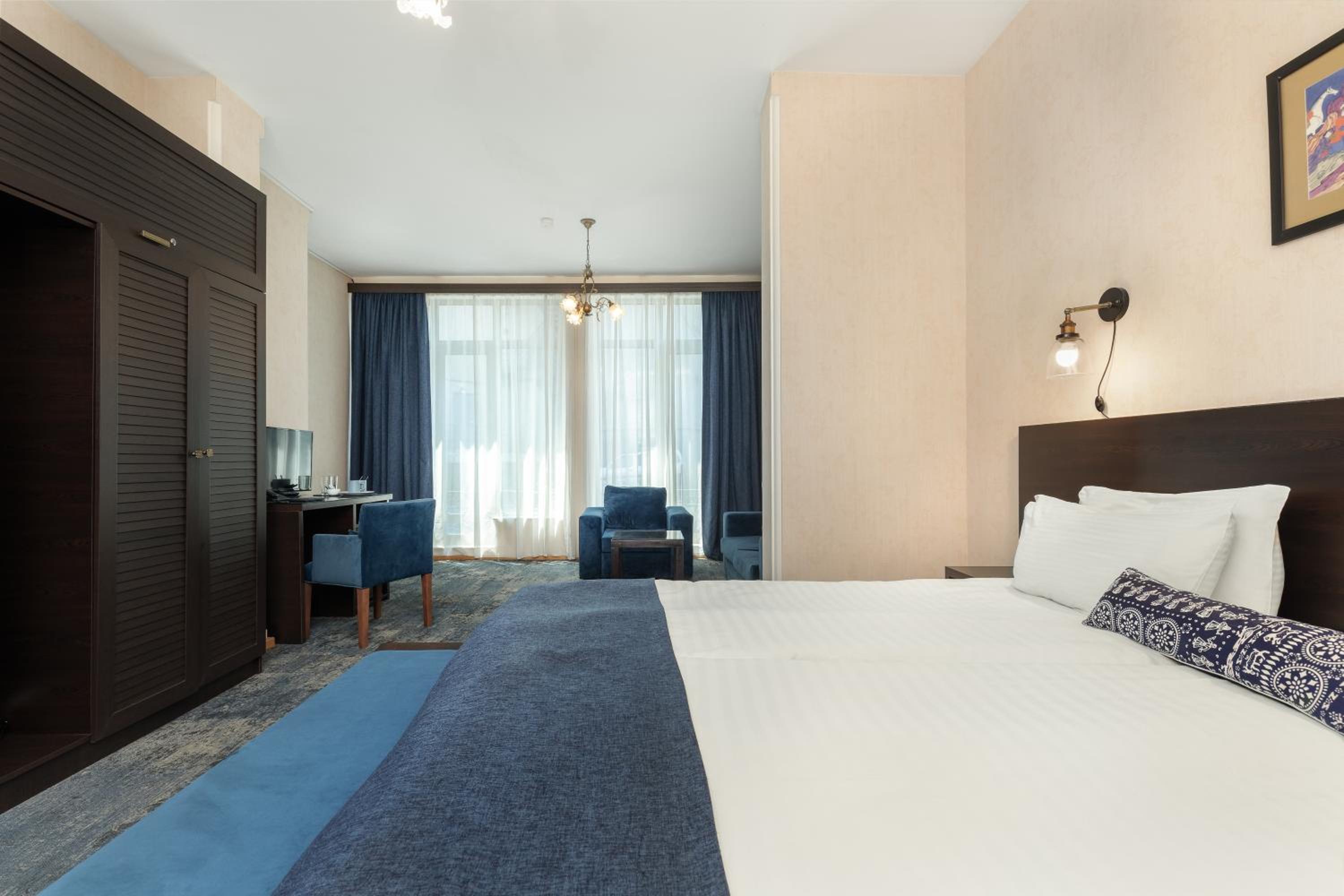 Large Double or Twin Room