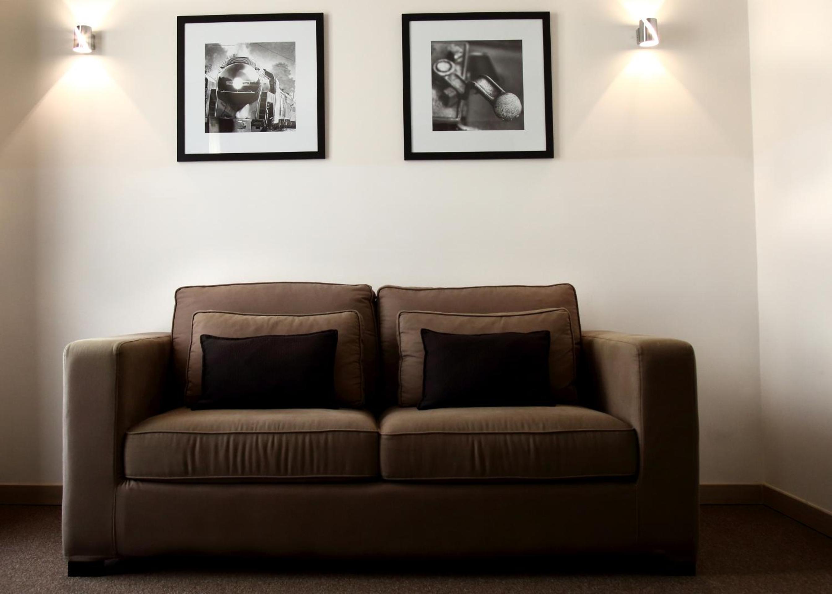 Family Room (2 Adults + 2 Children)