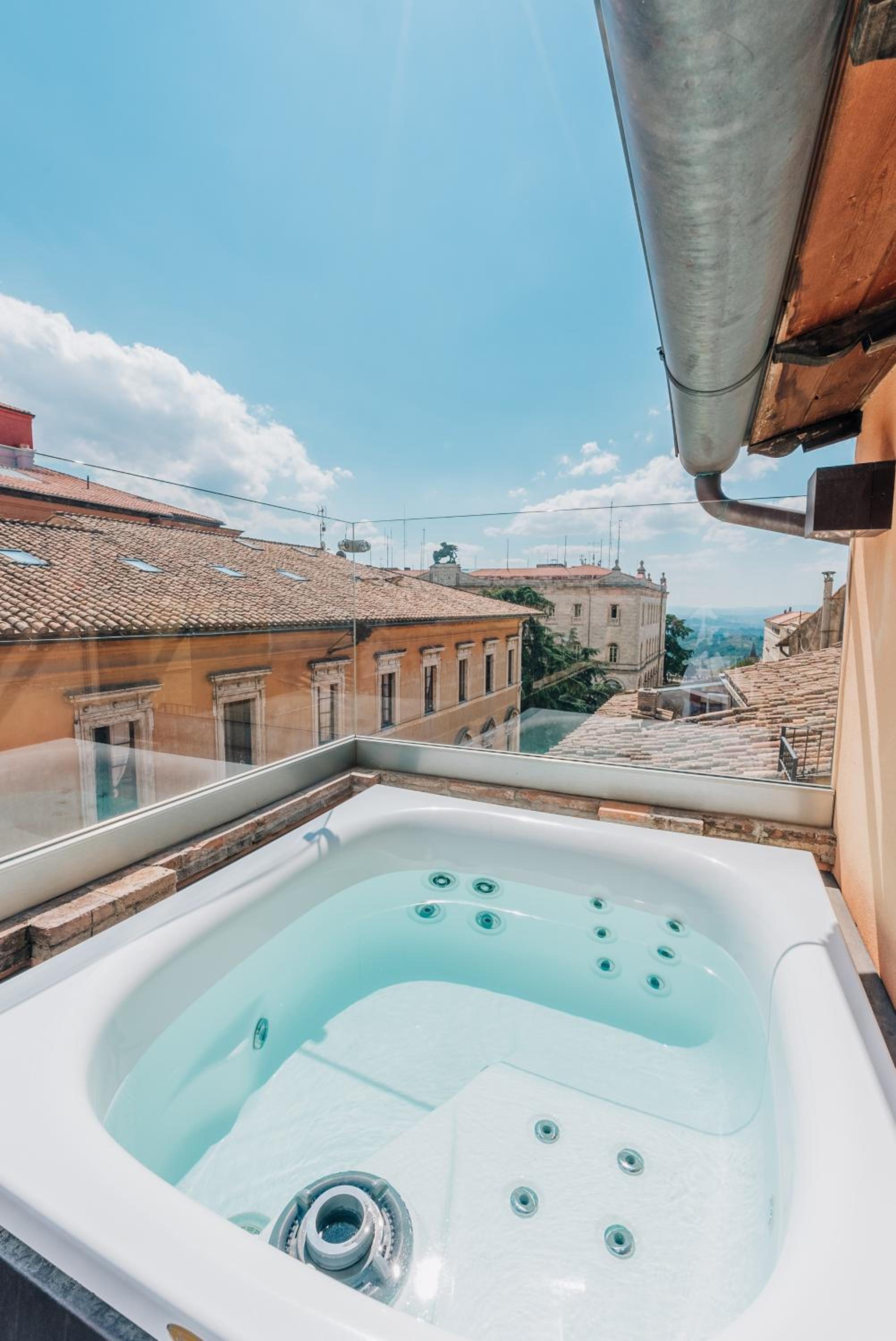 Queen Room with Hot Tub