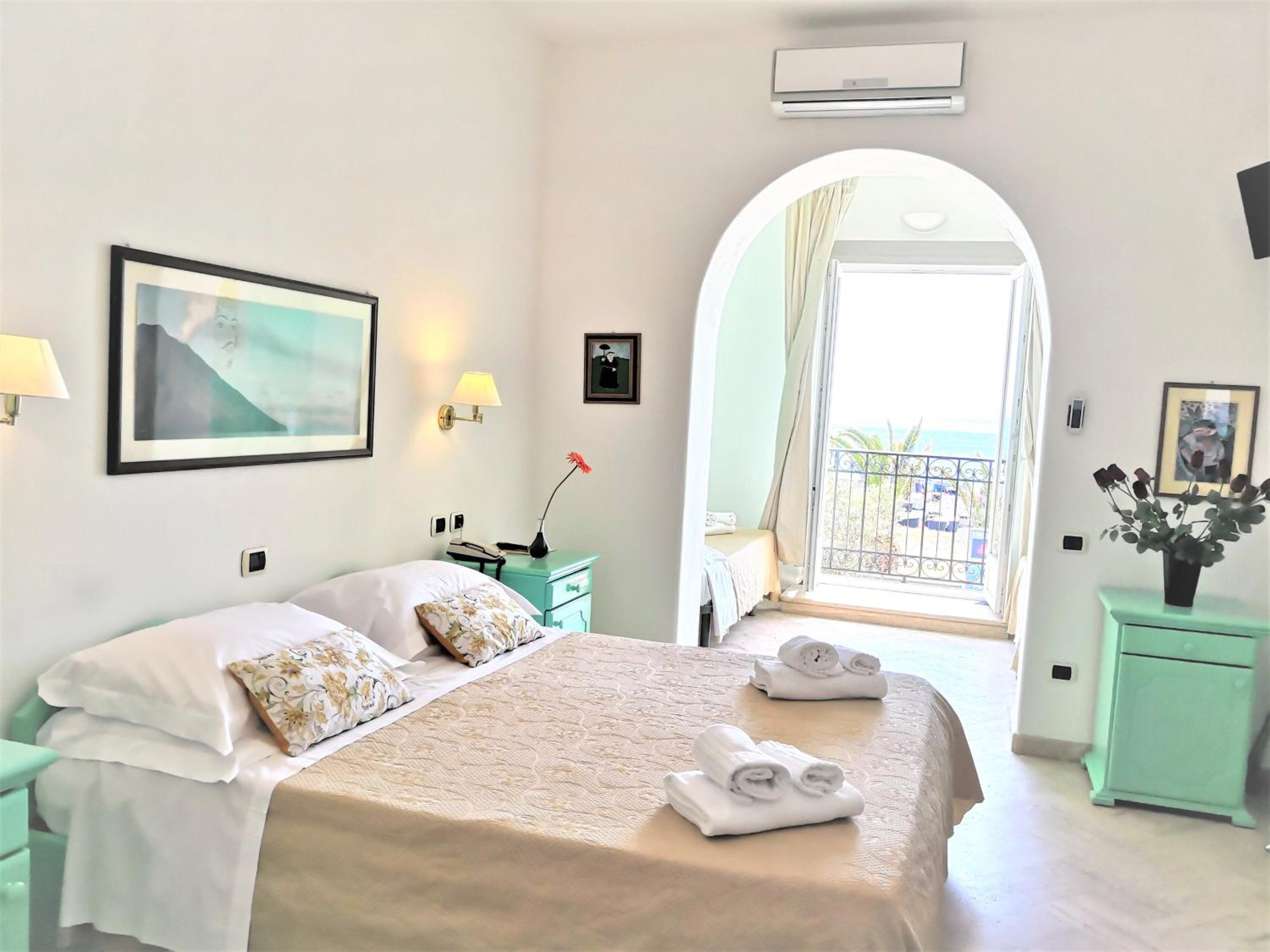 Superior Quadruple Room with Sea View