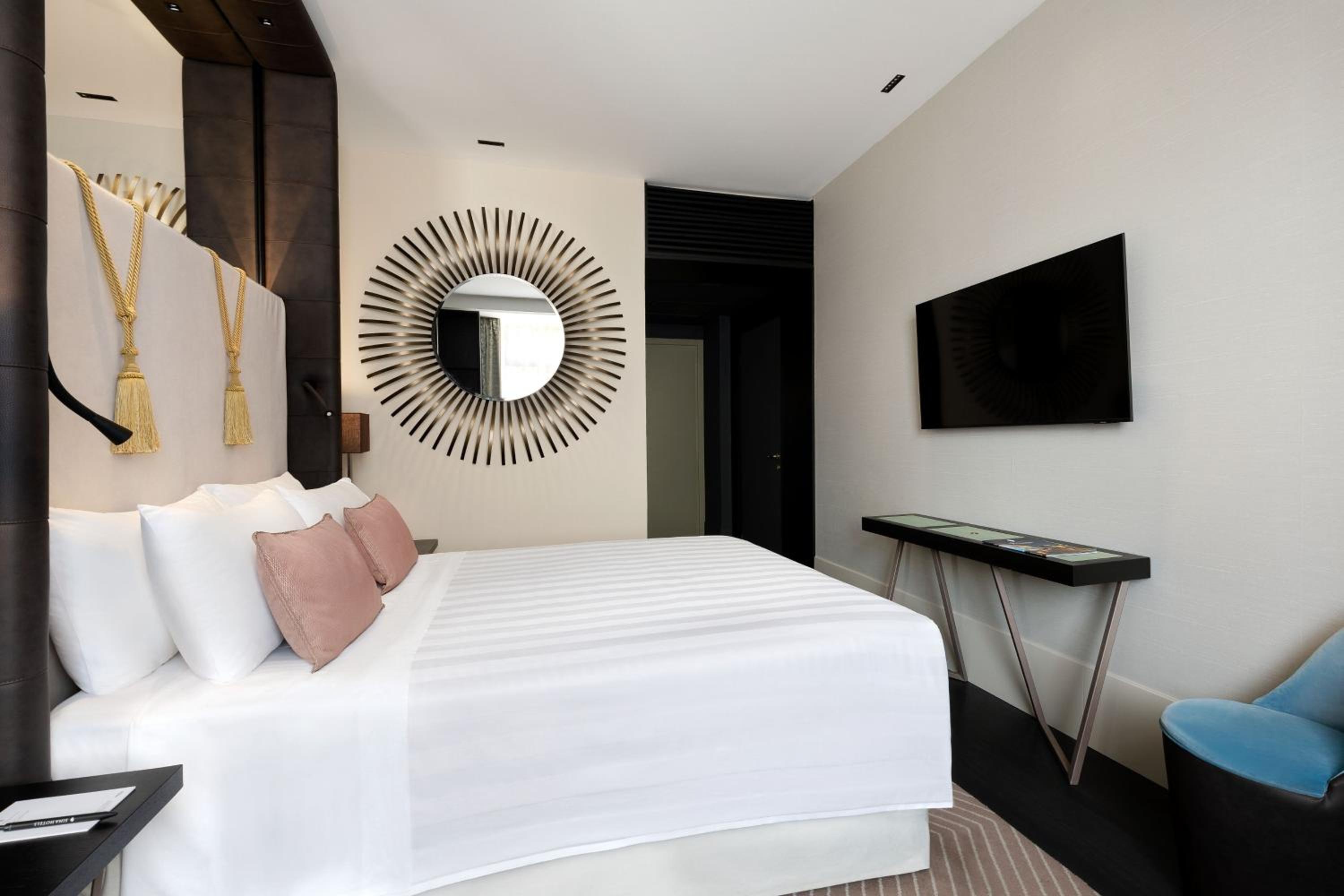 Superior King Room with Urban View