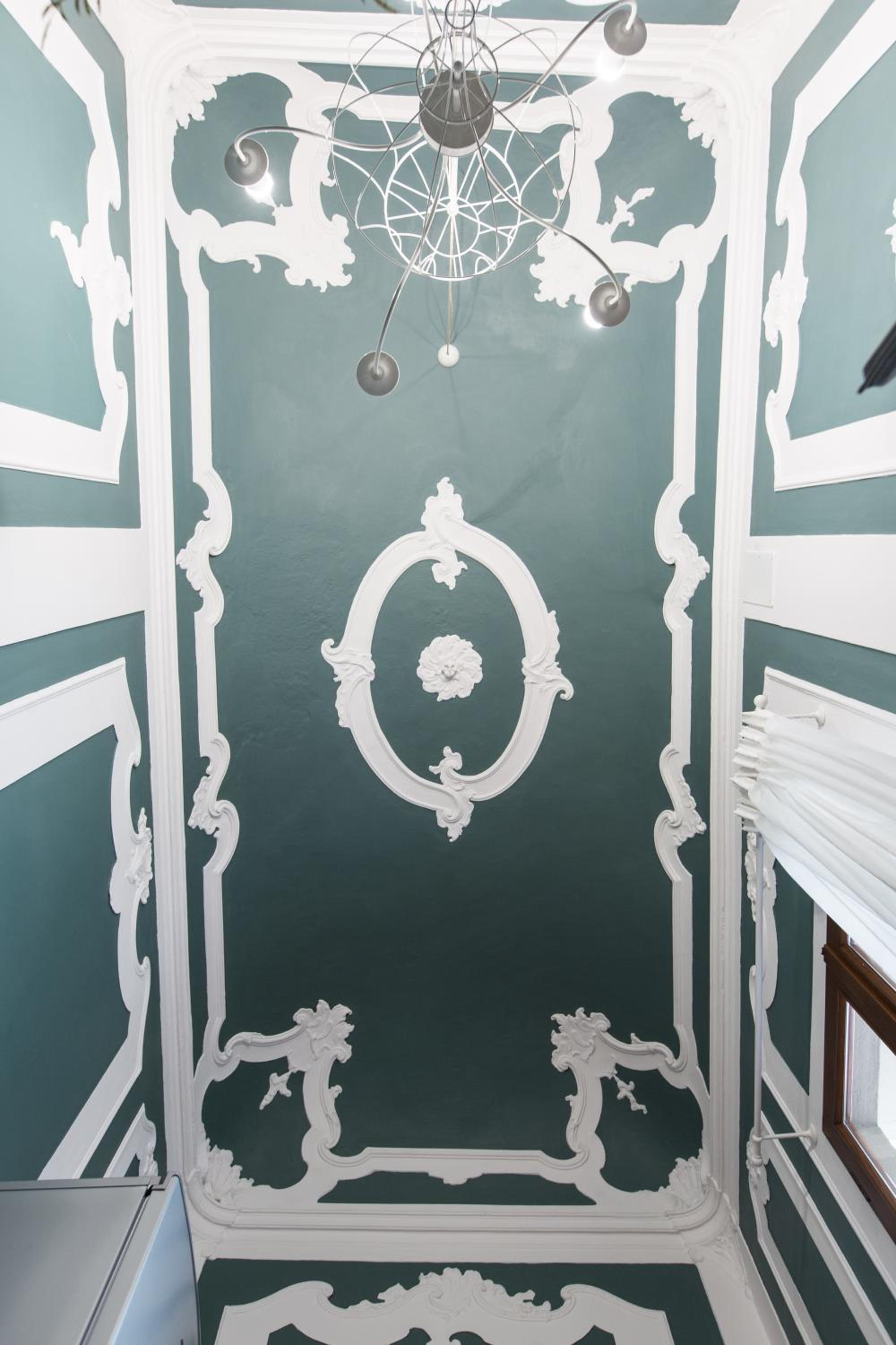 Superior One-Bedroom Apartment