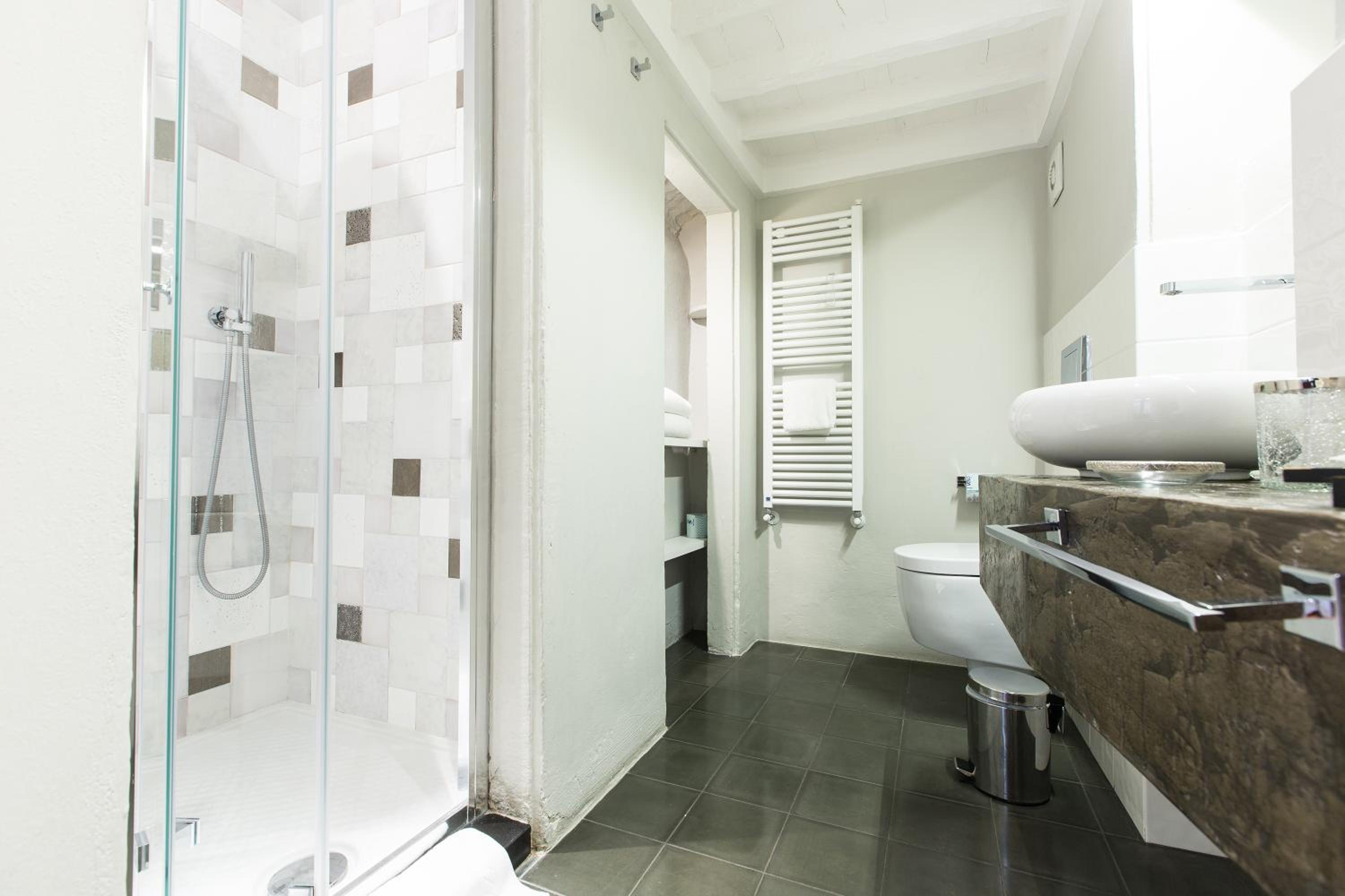 Superior One-Bedroom Apartment