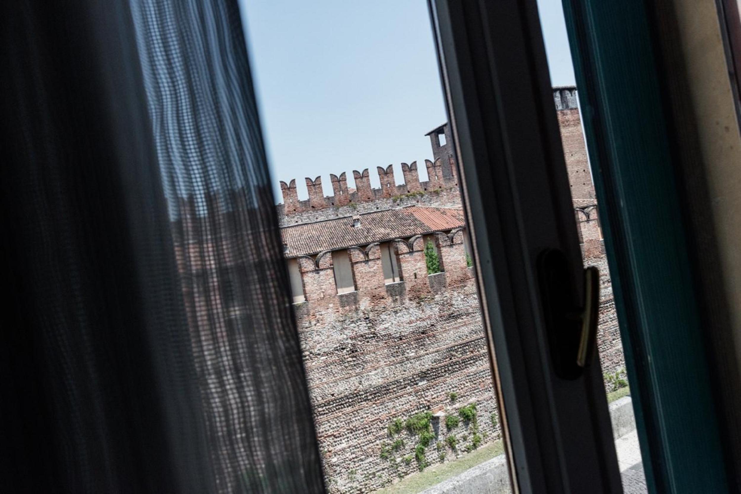 One-Bedroom Apartment (5 Adults) - Split Level - Separate Building