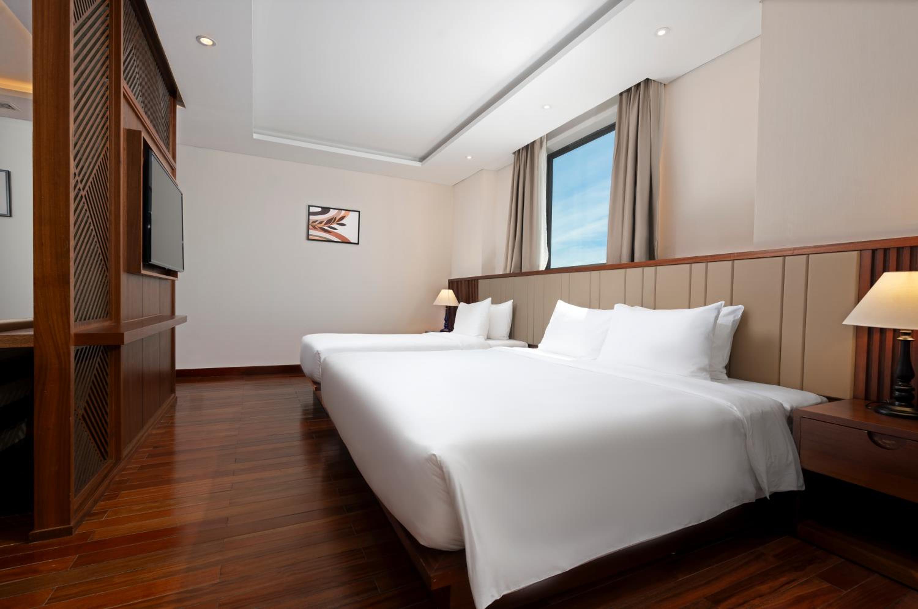 Suite Triple City View