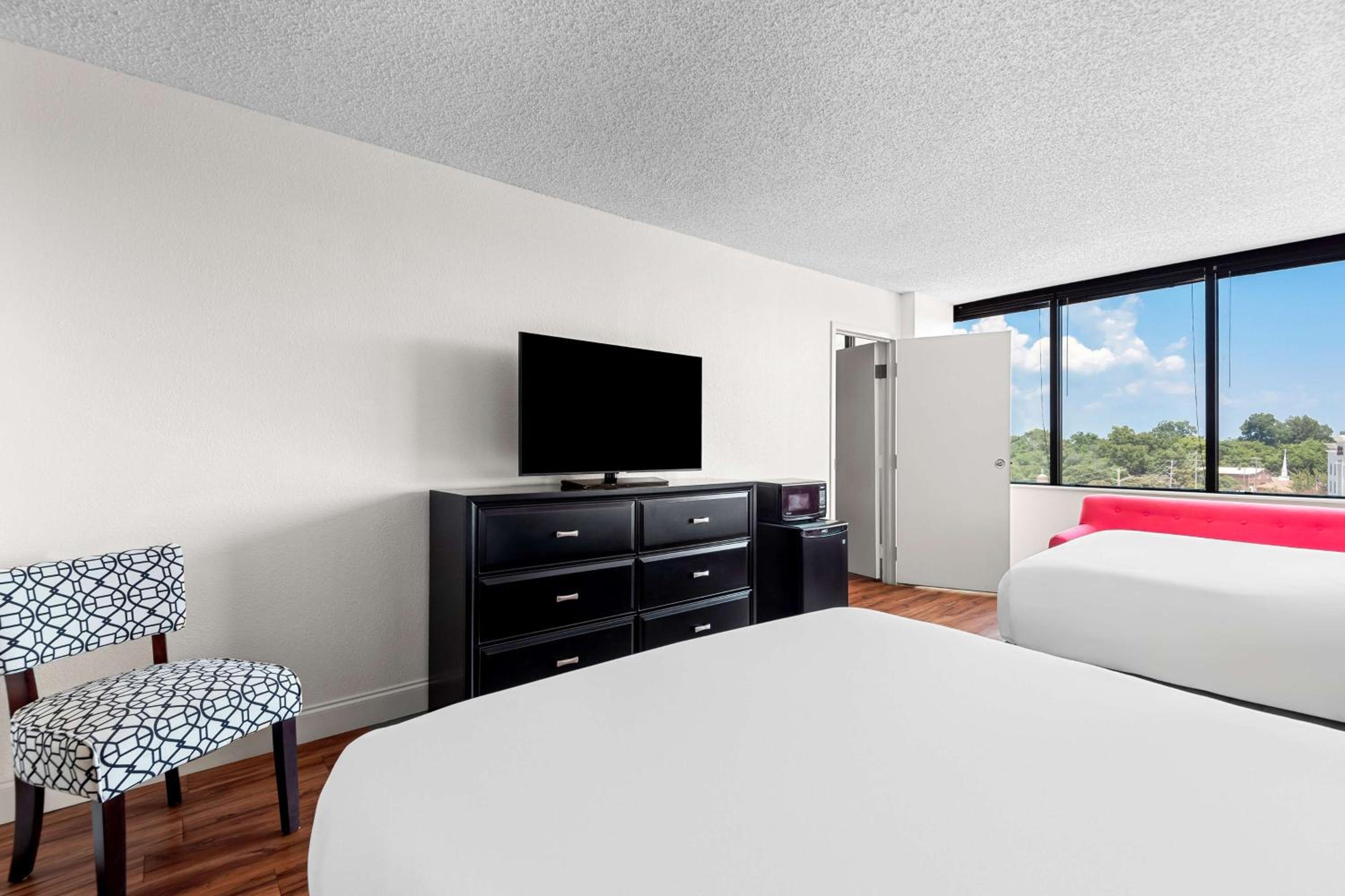 Double Suite with Two Double Beds - River View