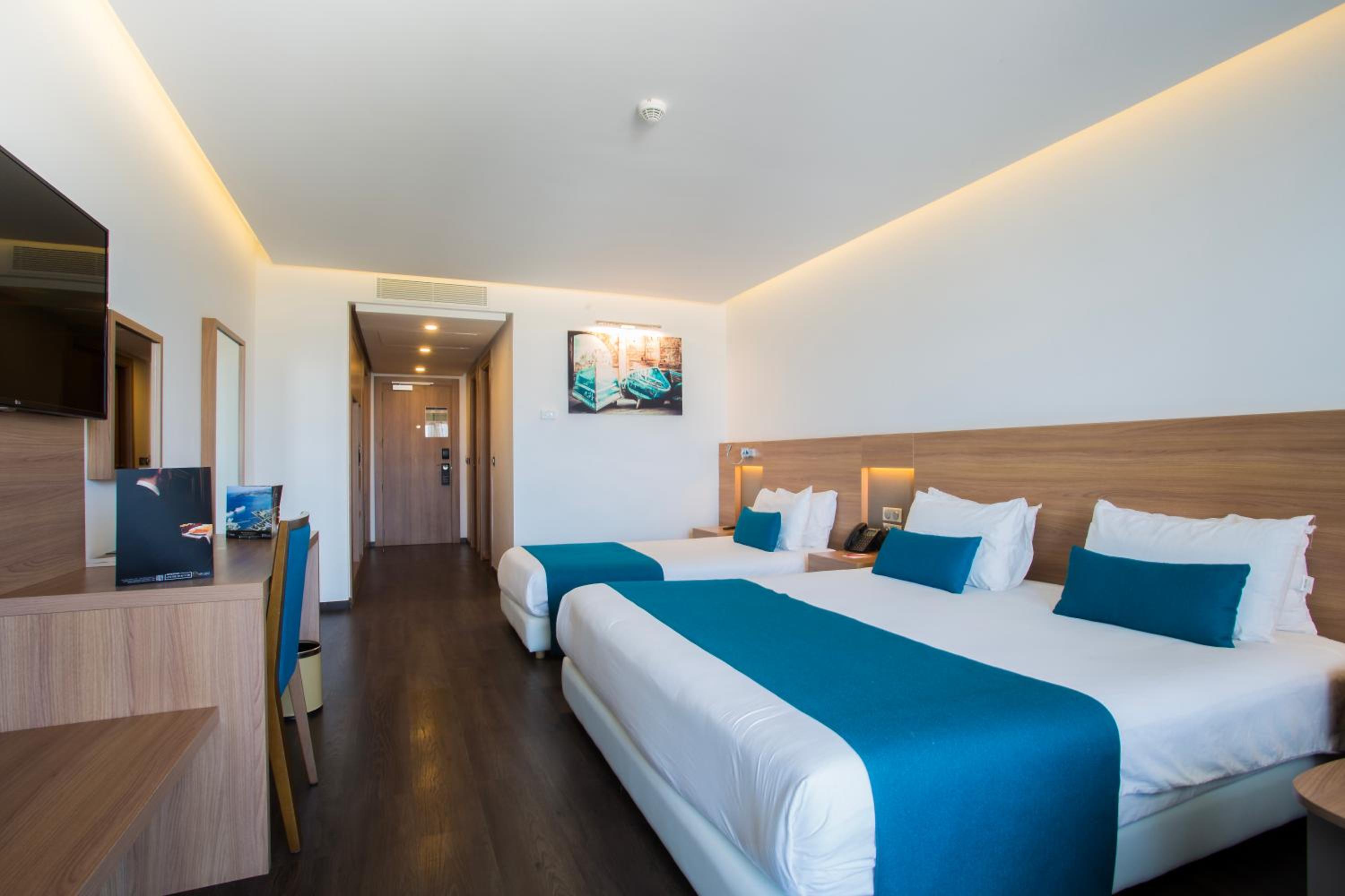 Deluxe Triple Room With Sea View