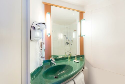 Double Room with new bedding в ibis Luxembourg Sud