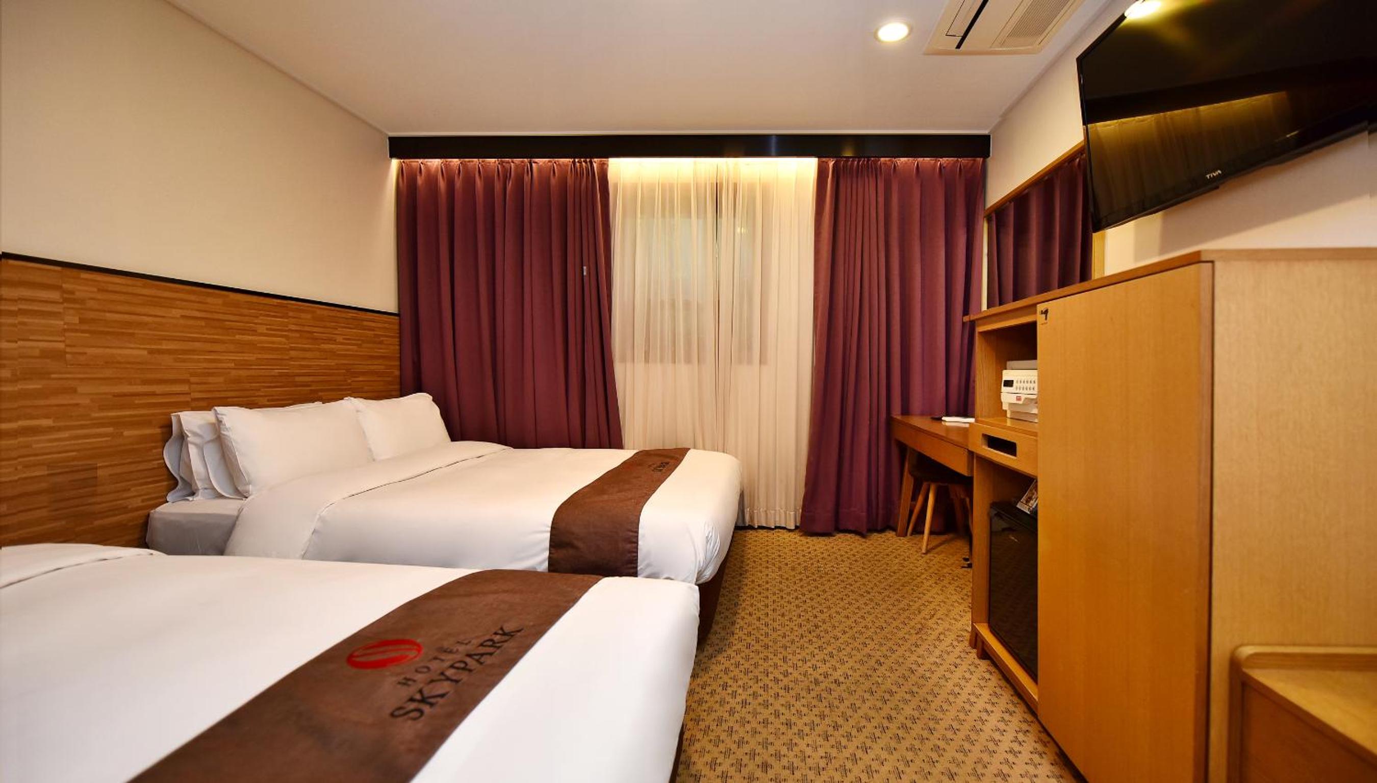 Deluxe Twin Room B