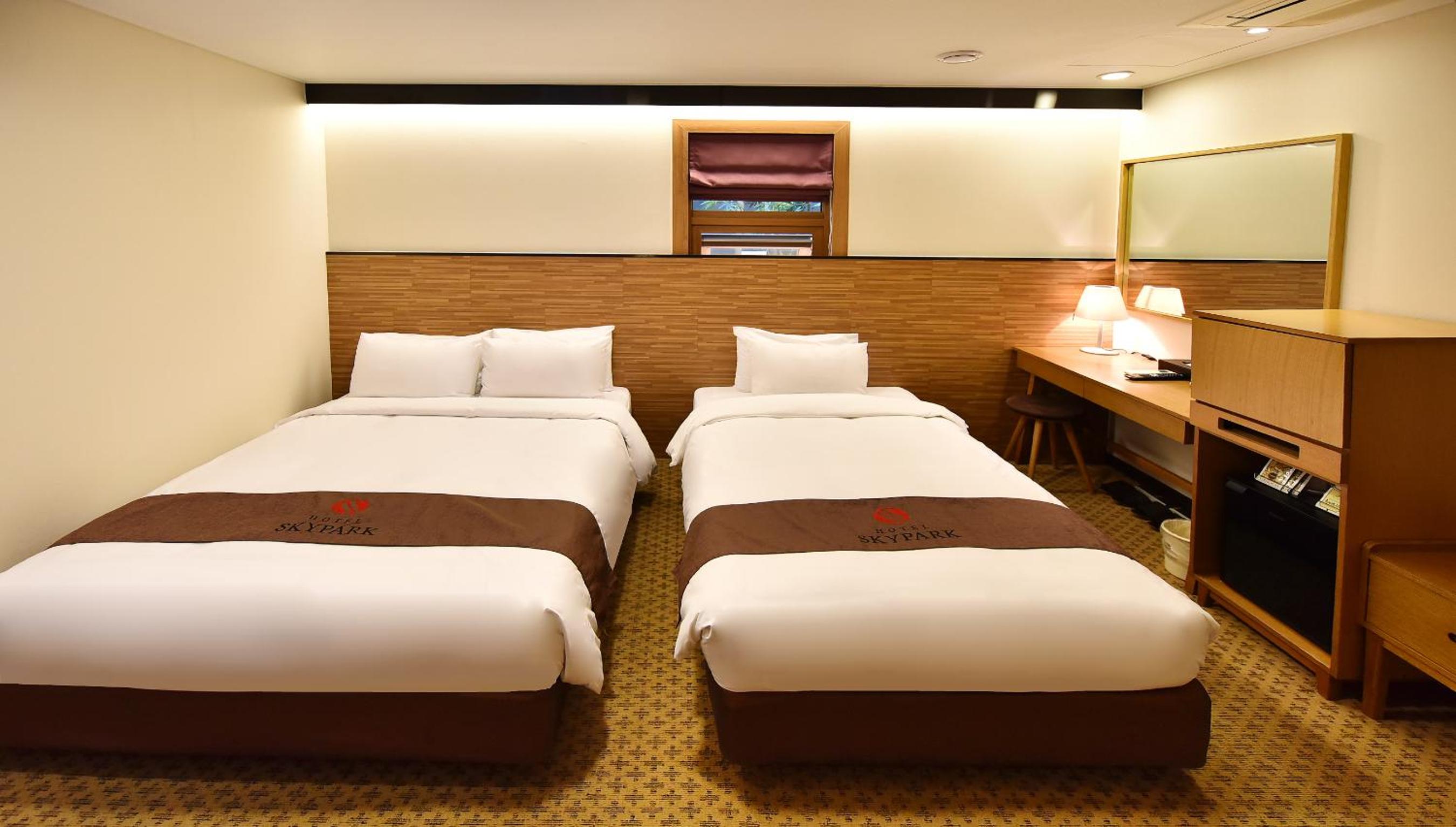 Deluxe Twin Room B