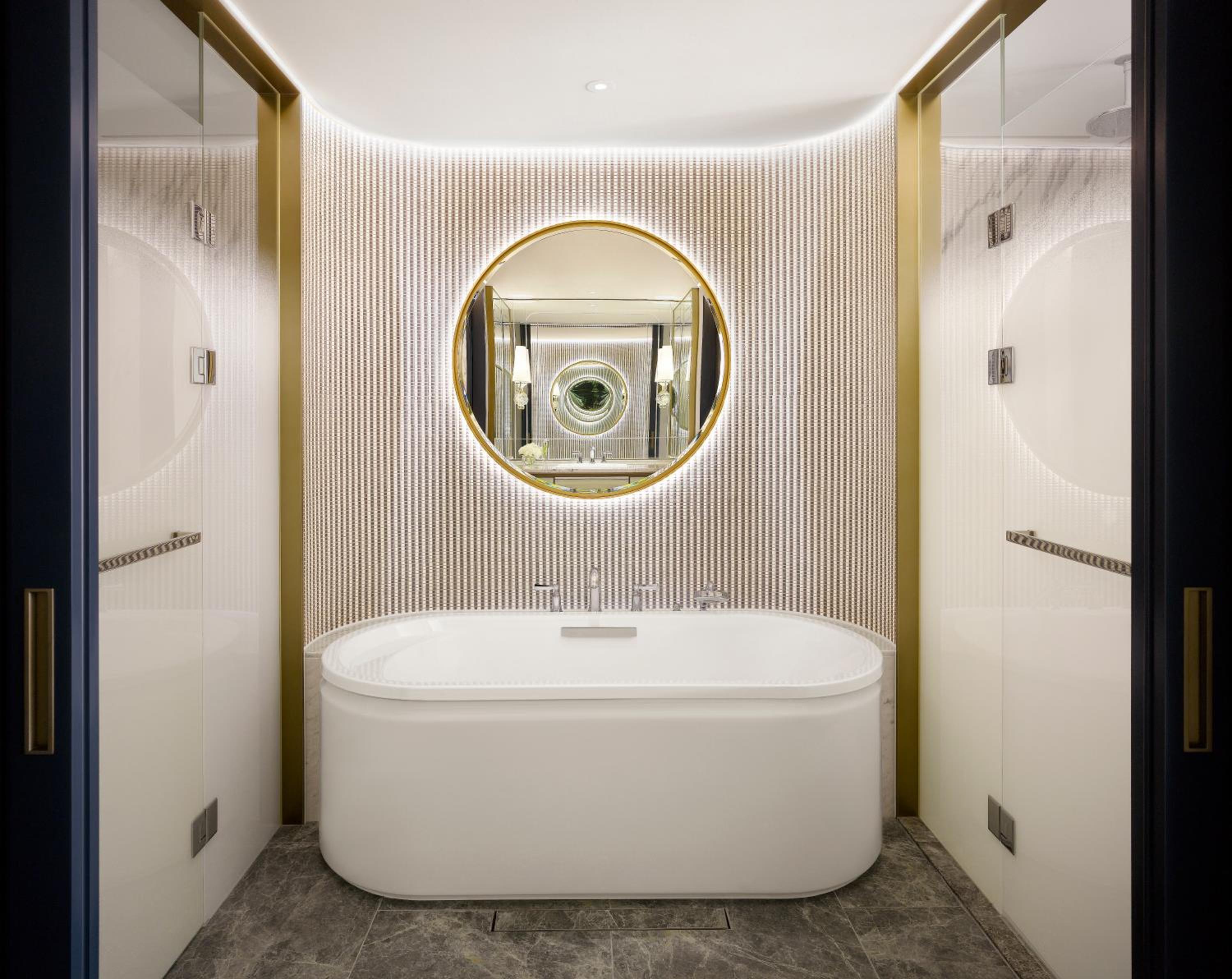 Club Luxury Room with Club Millésime Access, 1 King Size Bed, Lake View