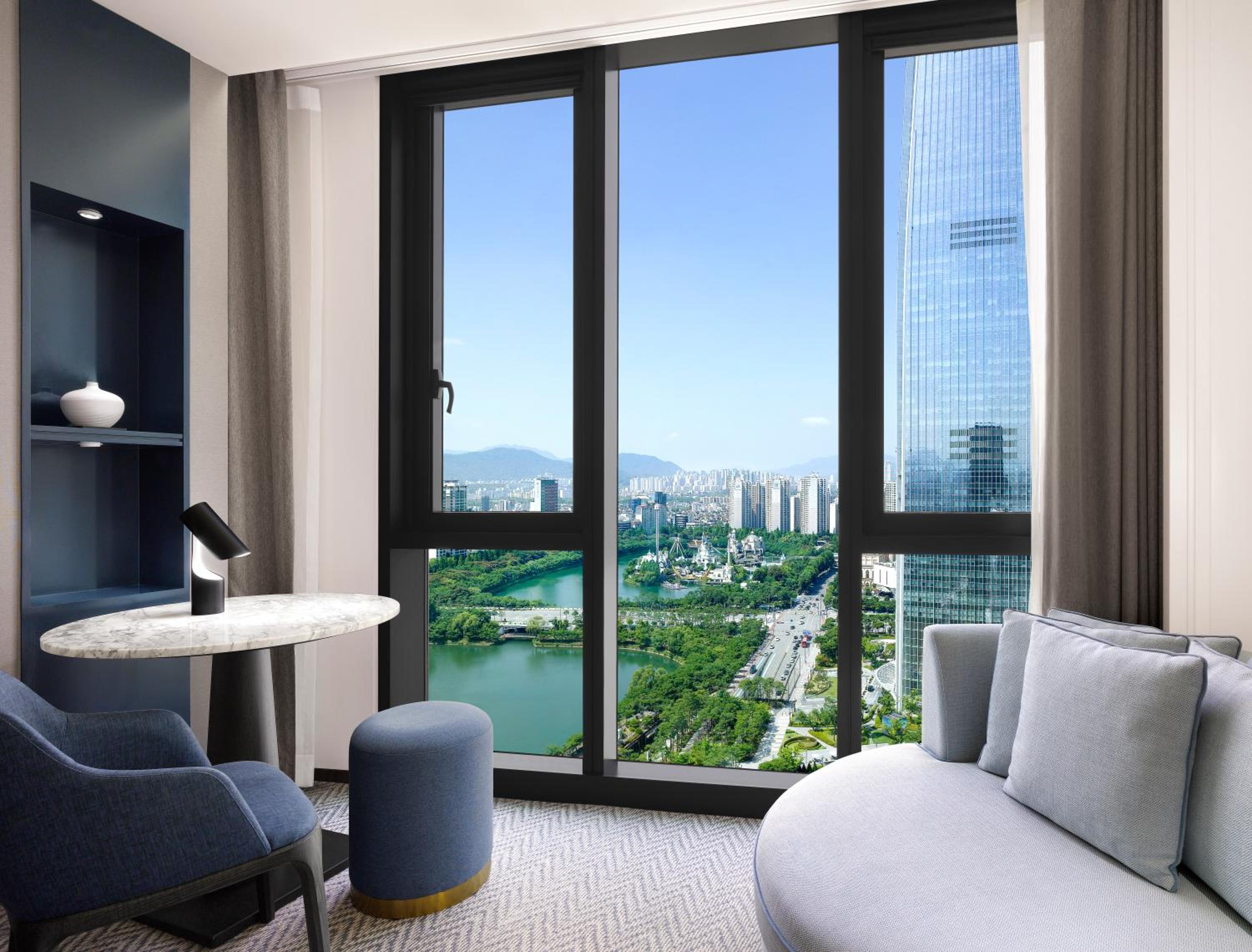 Club Luxury Room with Club Millésime Access, 1 King Size Bed, Lake View