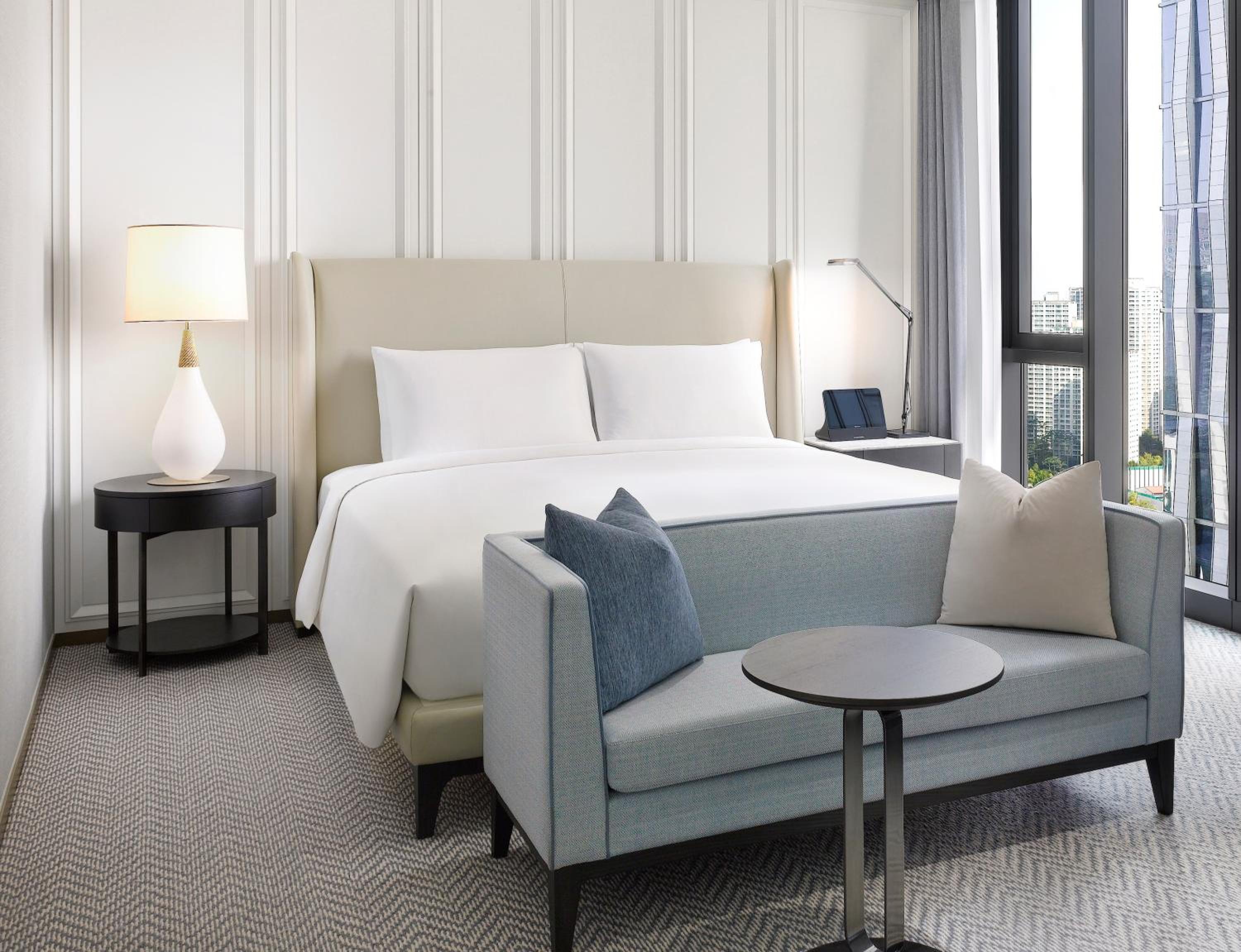 Luxury Room with 1 King Size Bed