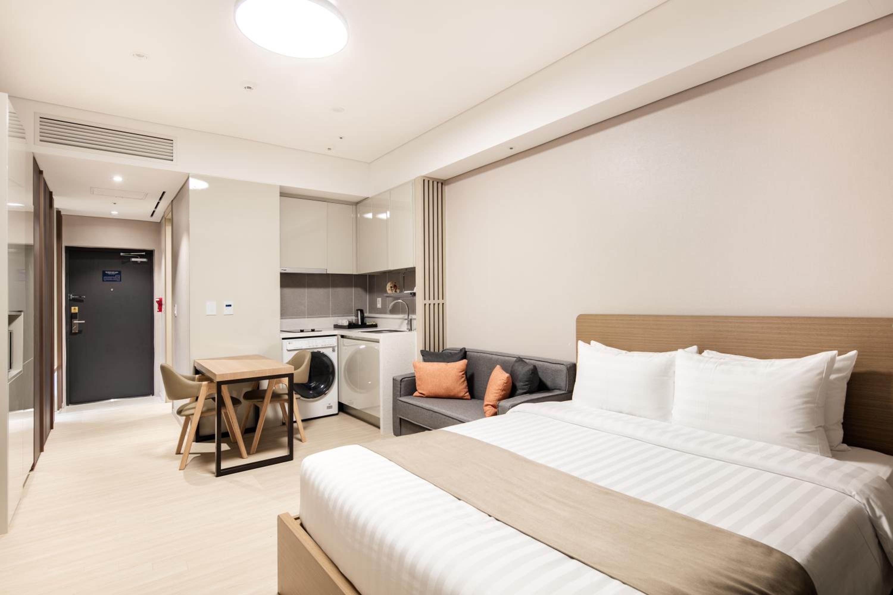 Residence Queen Room - 2 Free Coffee