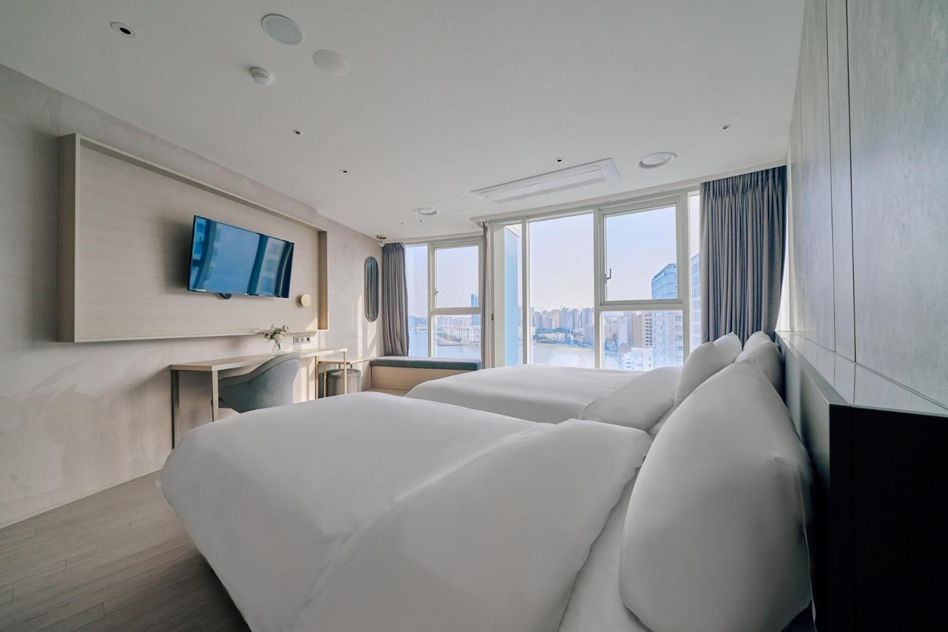 Ocean City Twin - Partial Ocean View