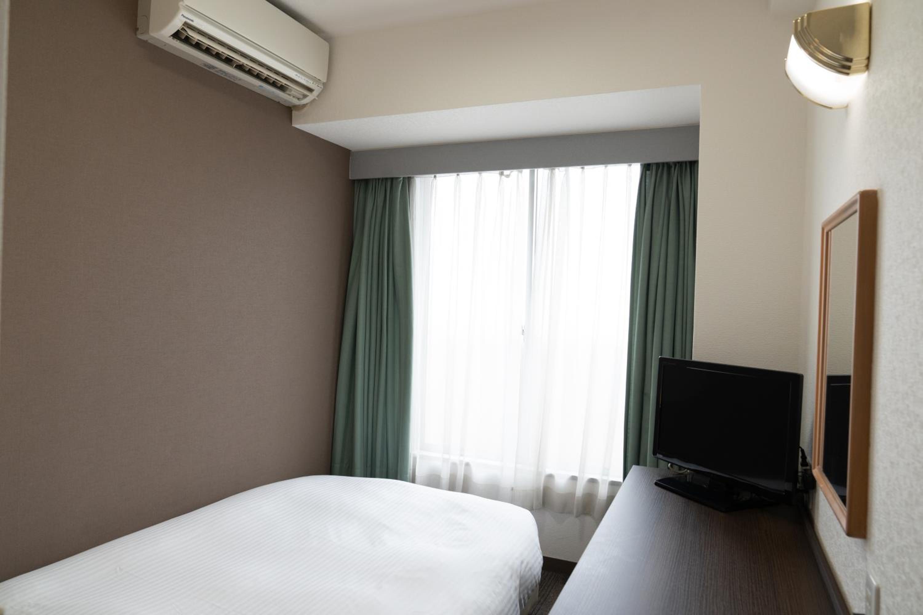 Single Room - Non-Smoking