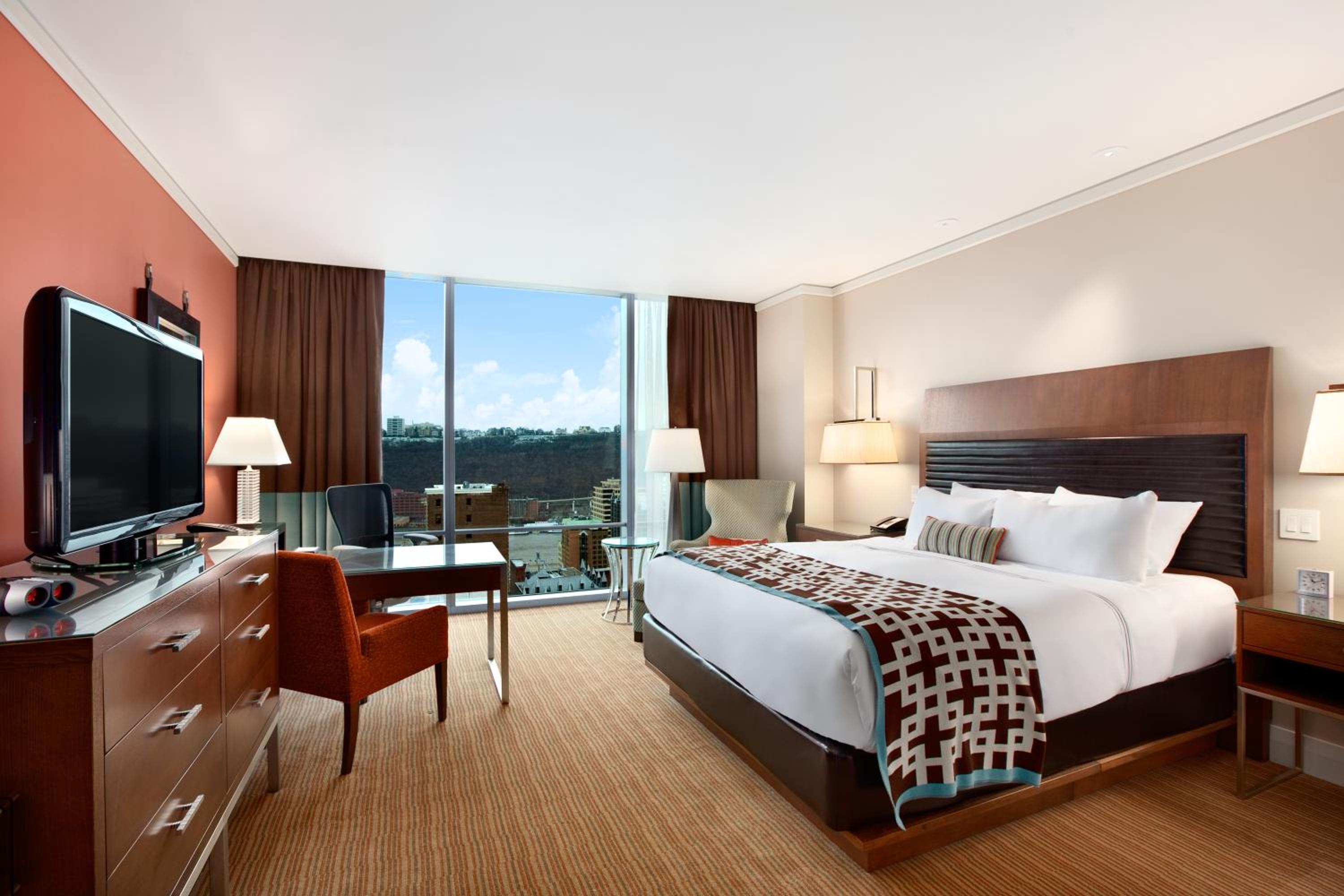 Deluxe King Room with Mount Washington View