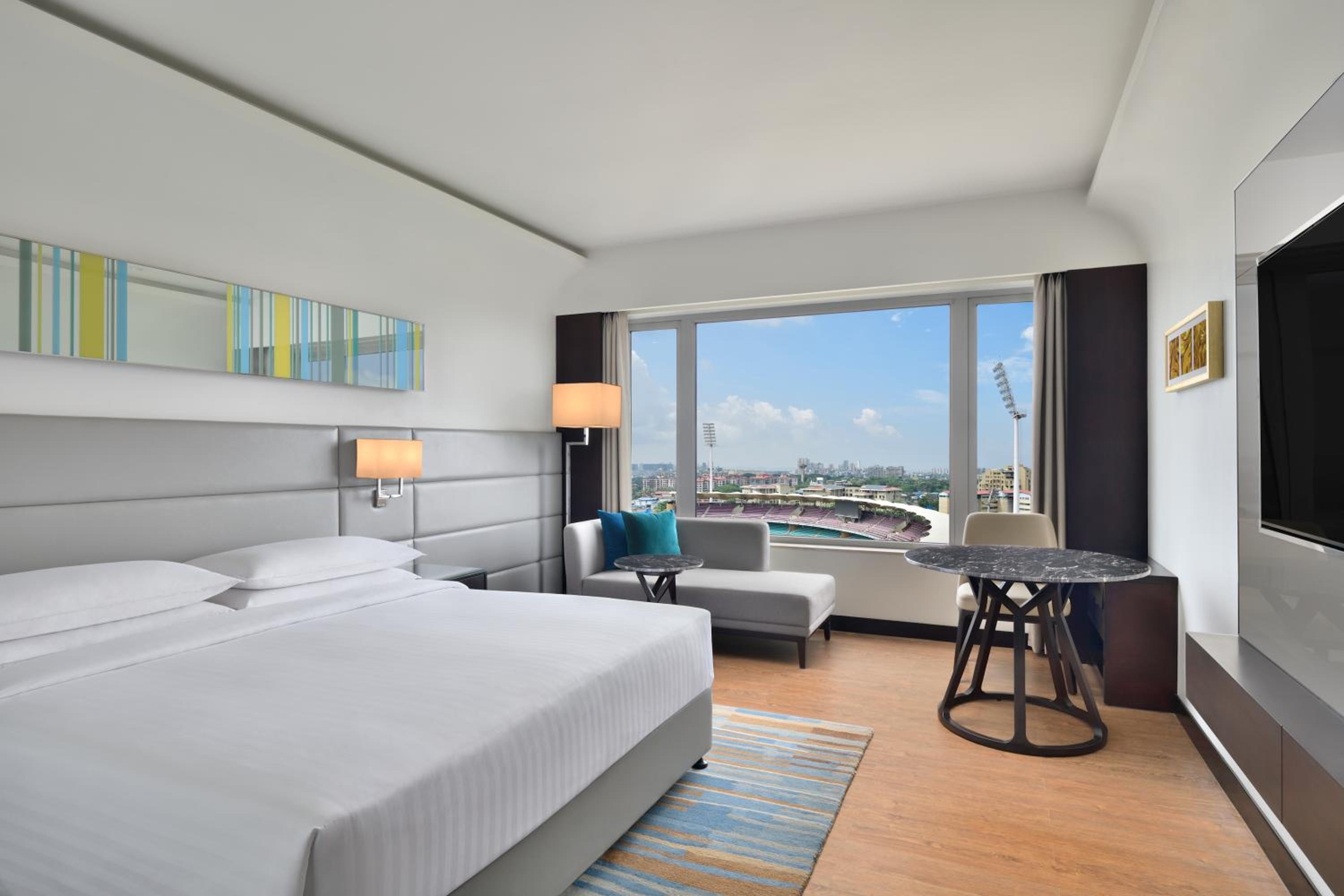 Executive Club King Room - Executive Lounge Access, Stadium View