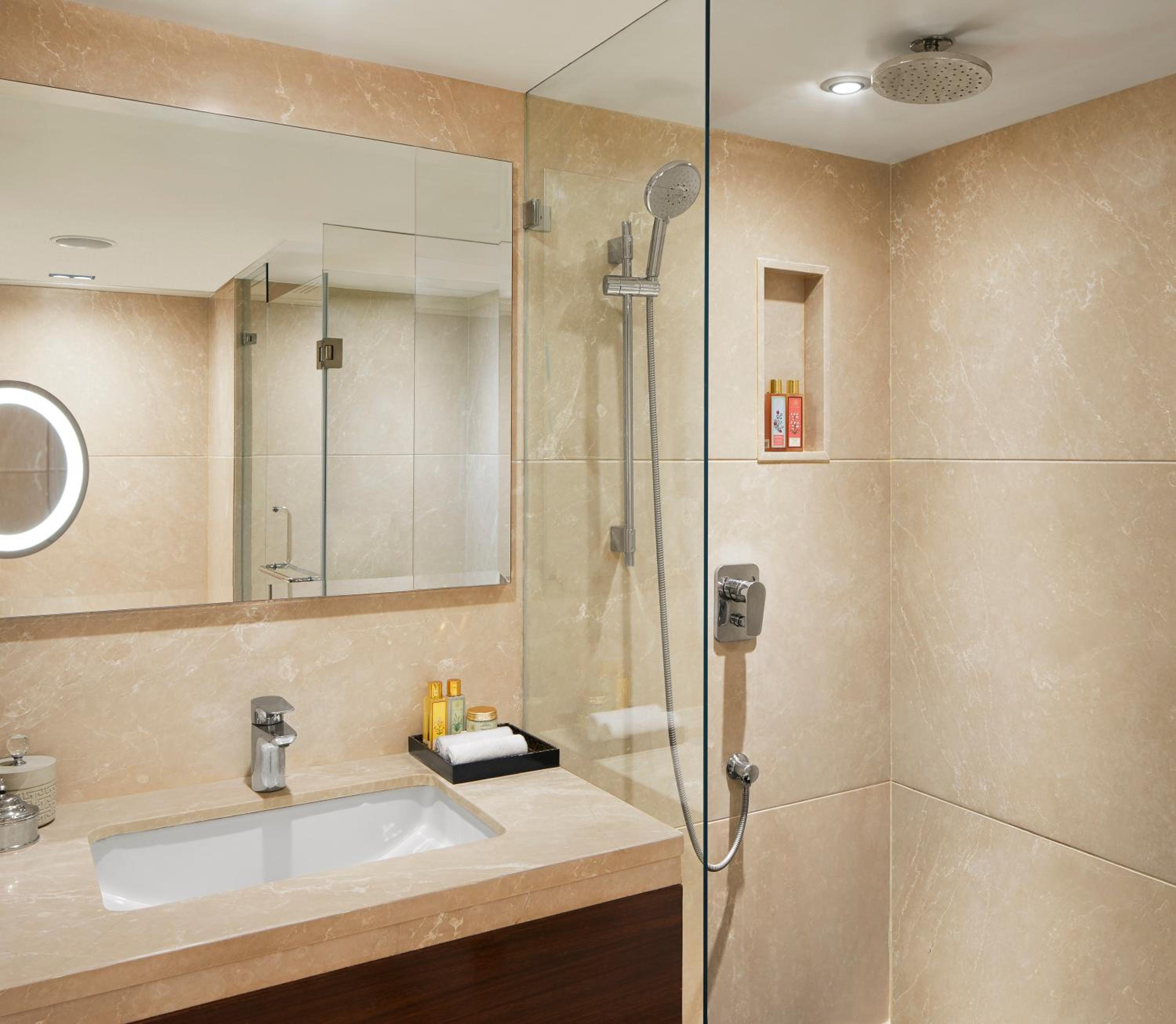 SeleQtions Suite Sea View King Bed with one way airport transfer