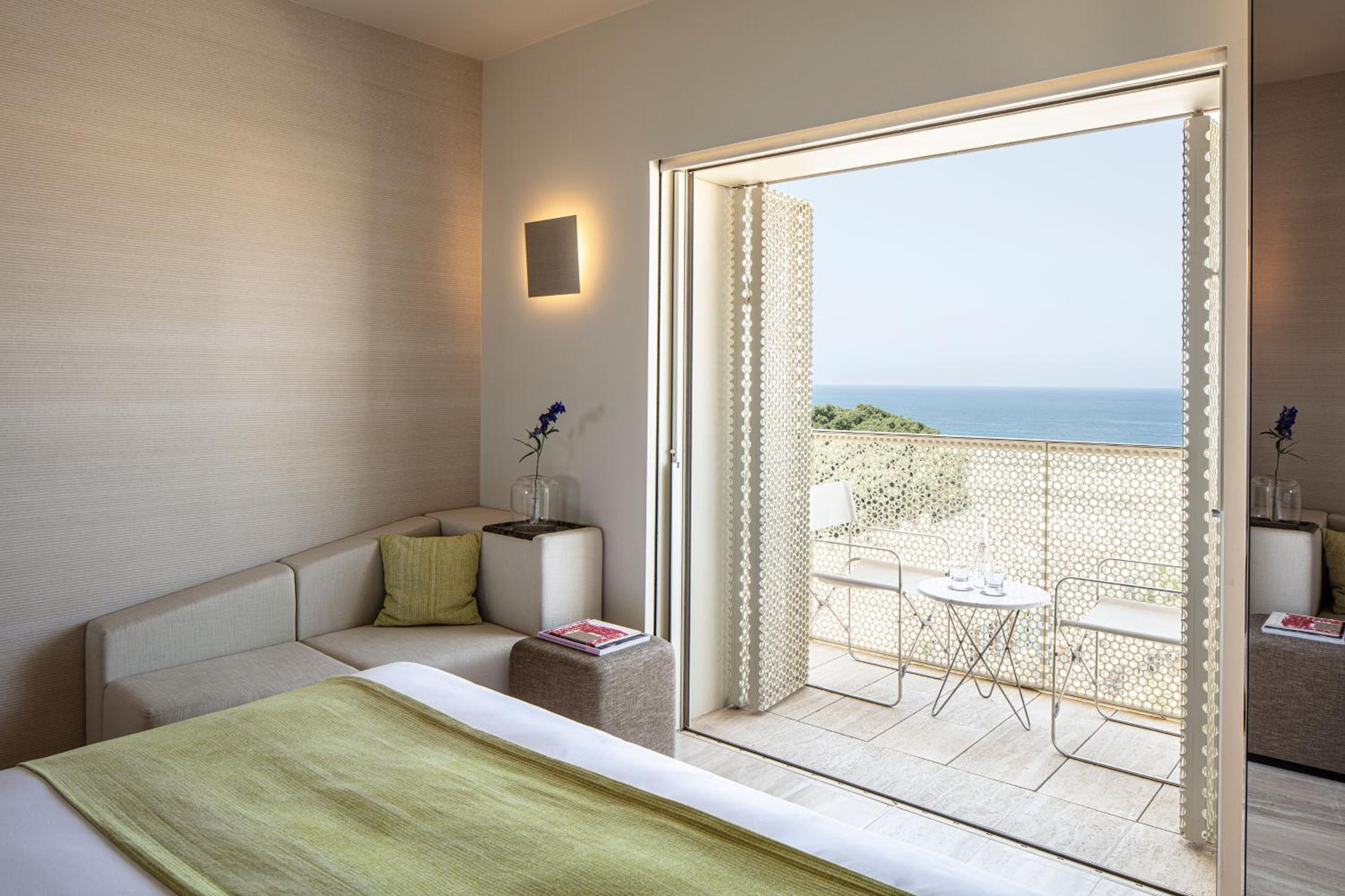 Deluxe, Guest Room, 1 King, Sea View, Contemporary, Balcony