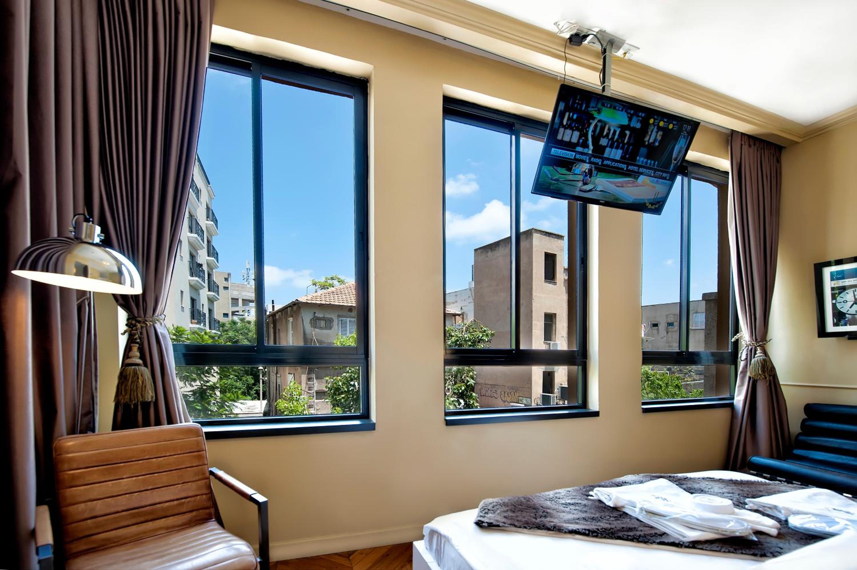 Luxury Room with City View